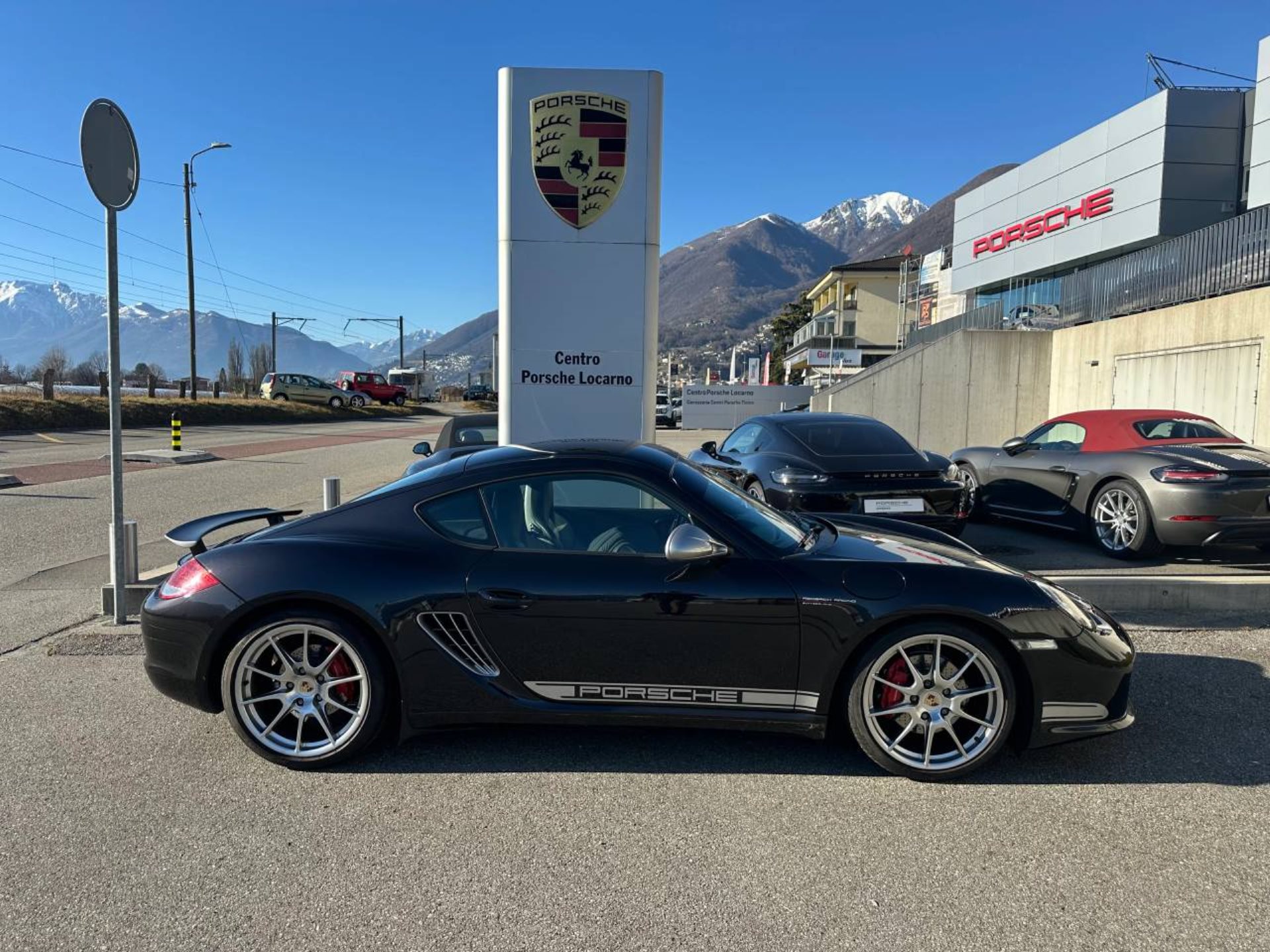 PORSCHE Cayman R-image-7