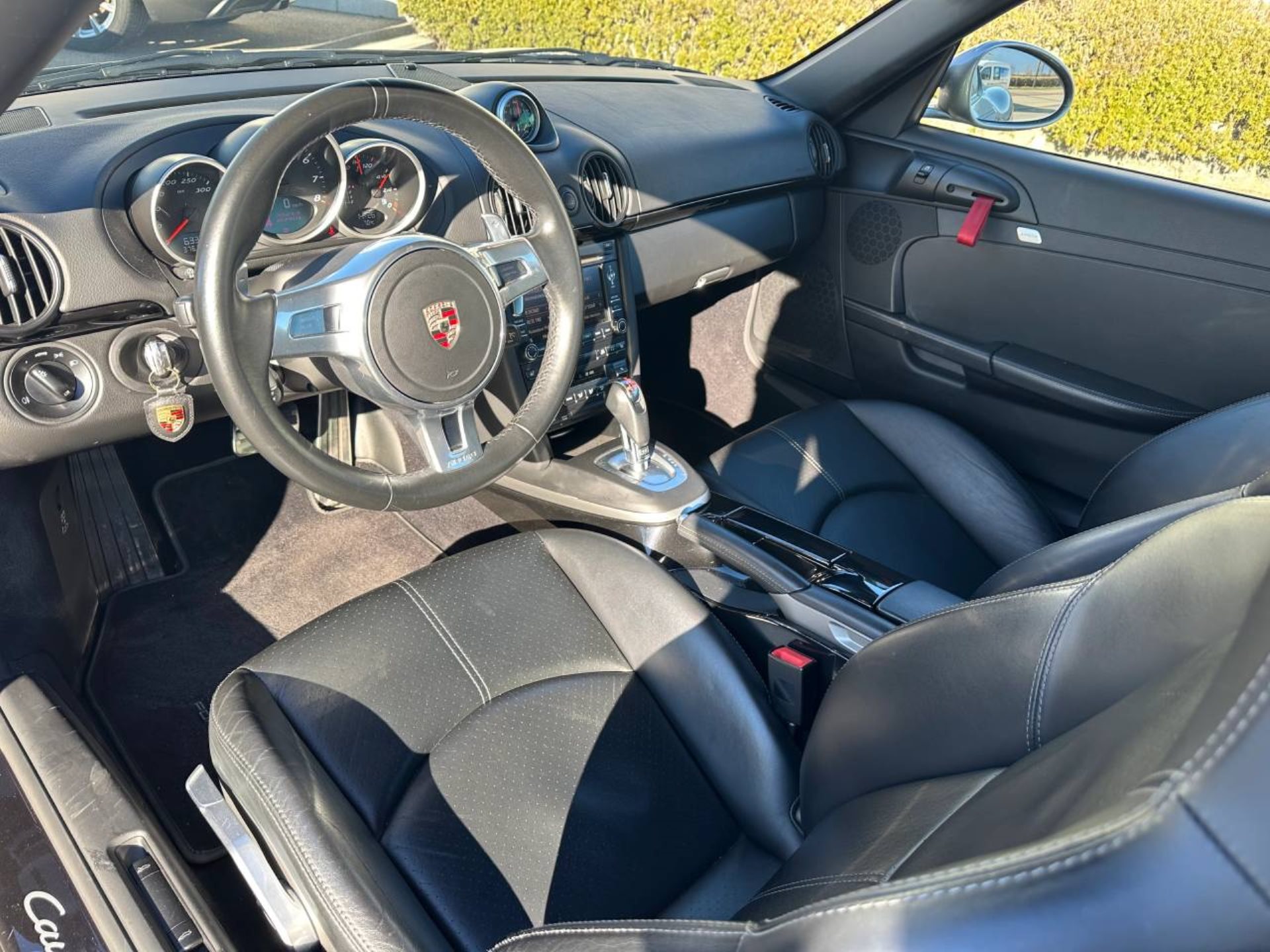 PORSCHE Cayman R-image-30