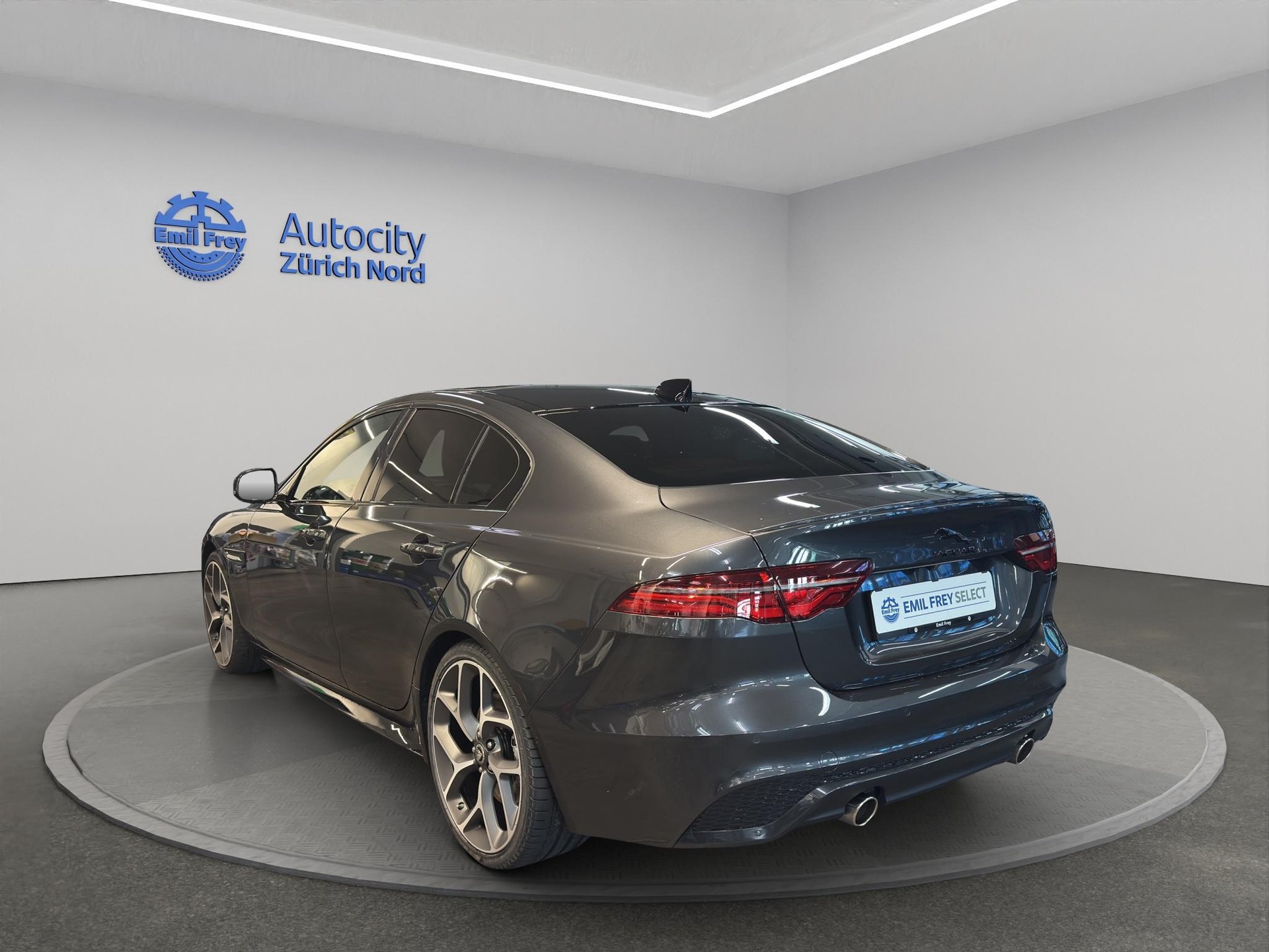 JAGUAR XE 2.0 T 300 Sport AWD-showroom-element-2