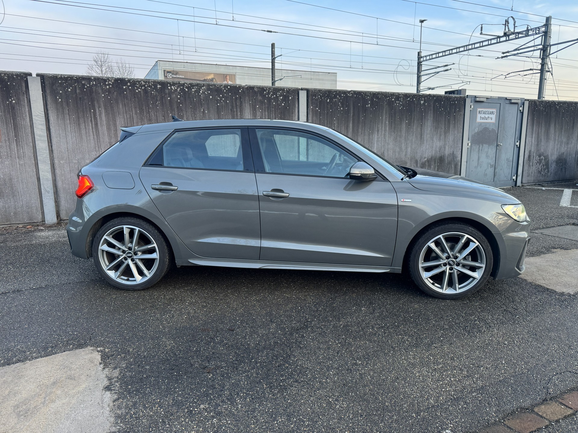 AUDI A1 Sportback 35 TFSI S Line S-tronic-image-3