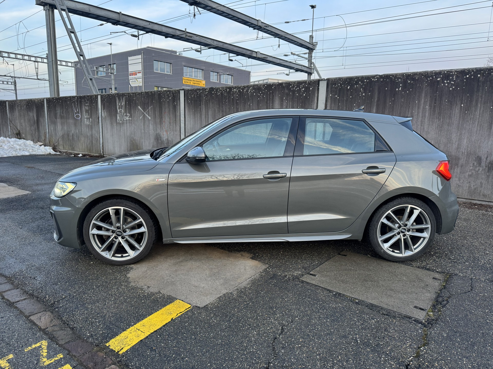 AUDI A1 Sportback 35 TFSI S Line S-tronic-image-1