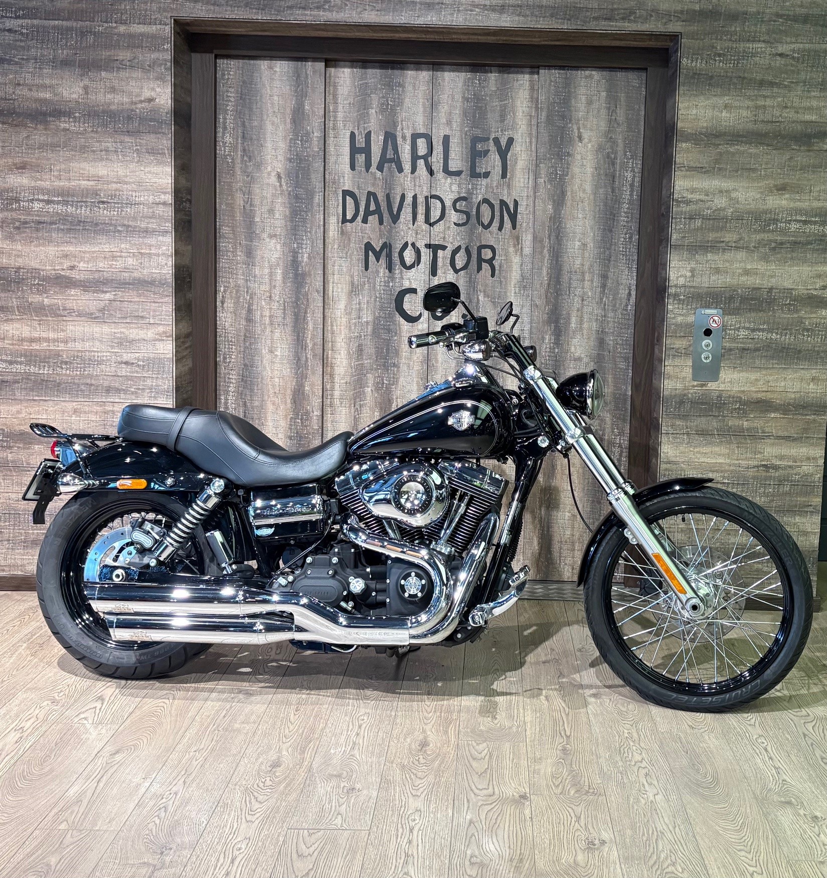 HARLEY-DAVIDSON FXDWGI Dyna Wide Glide