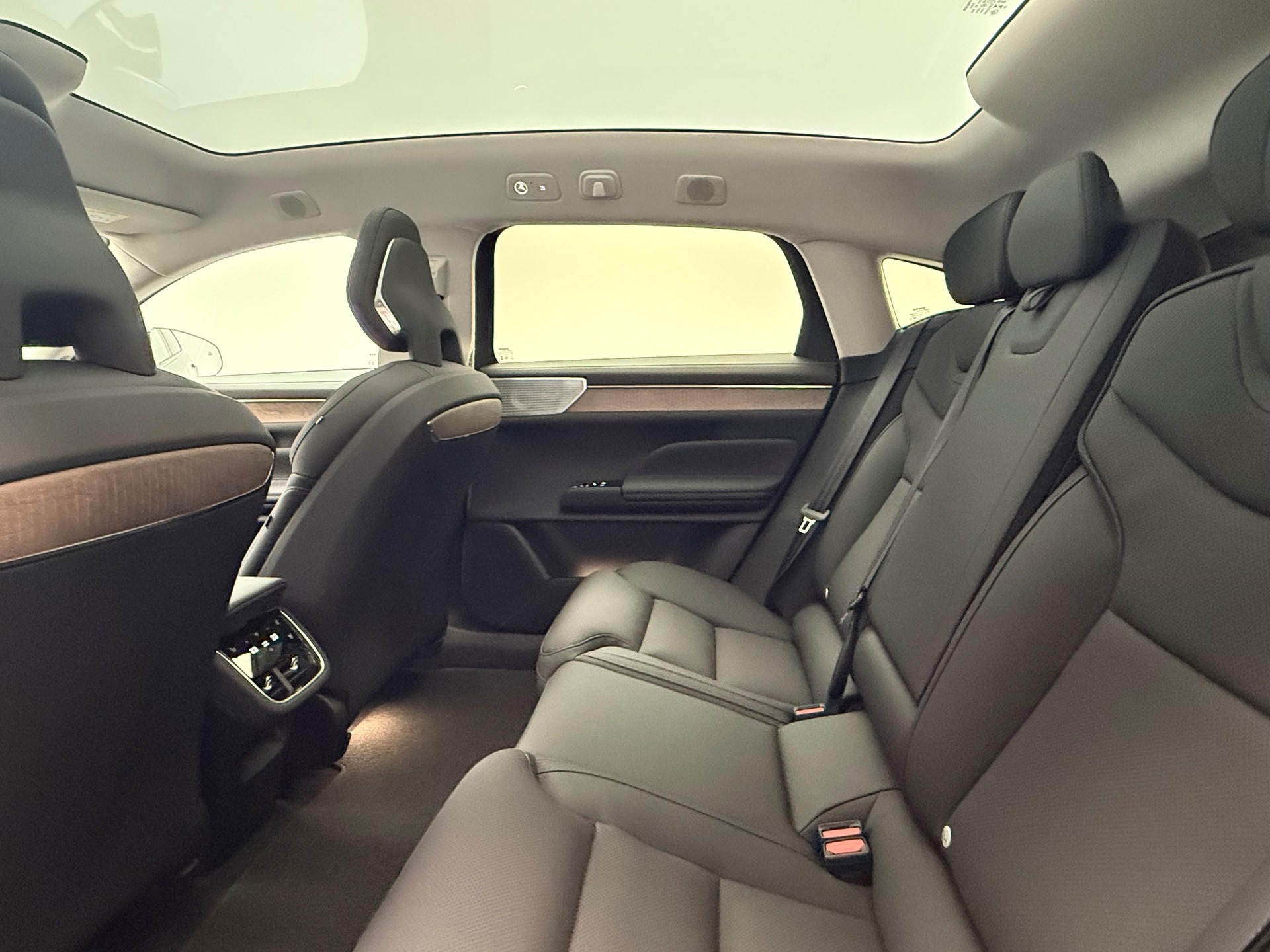 VOLVO ES90 Ultra-image-12