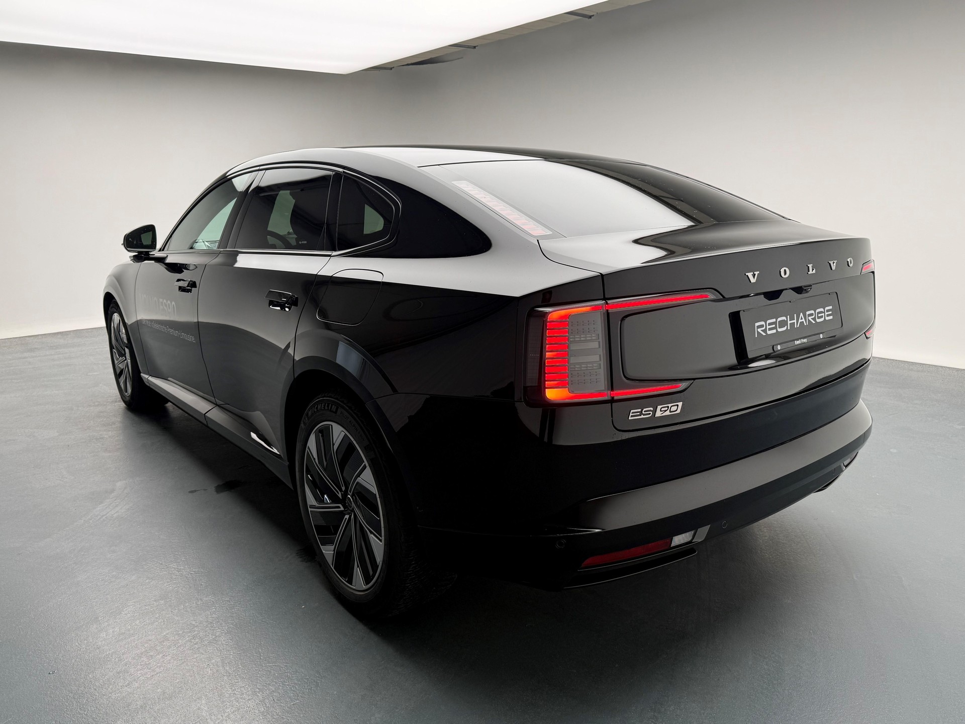 VOLVO ES90 Ultra-image-2