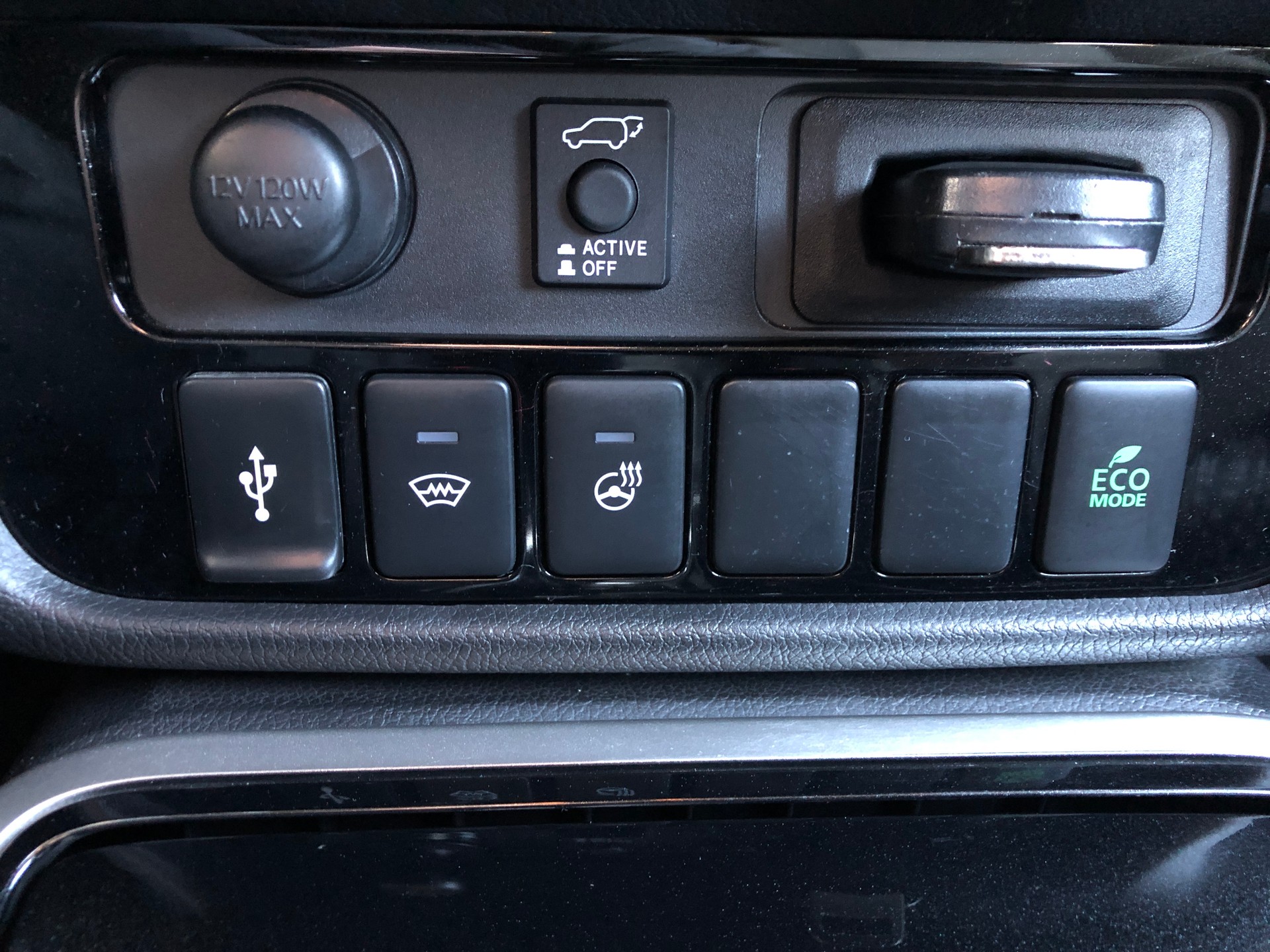 MITSUBISHI Outlander 2.0 Style 4WD CVT-image-16