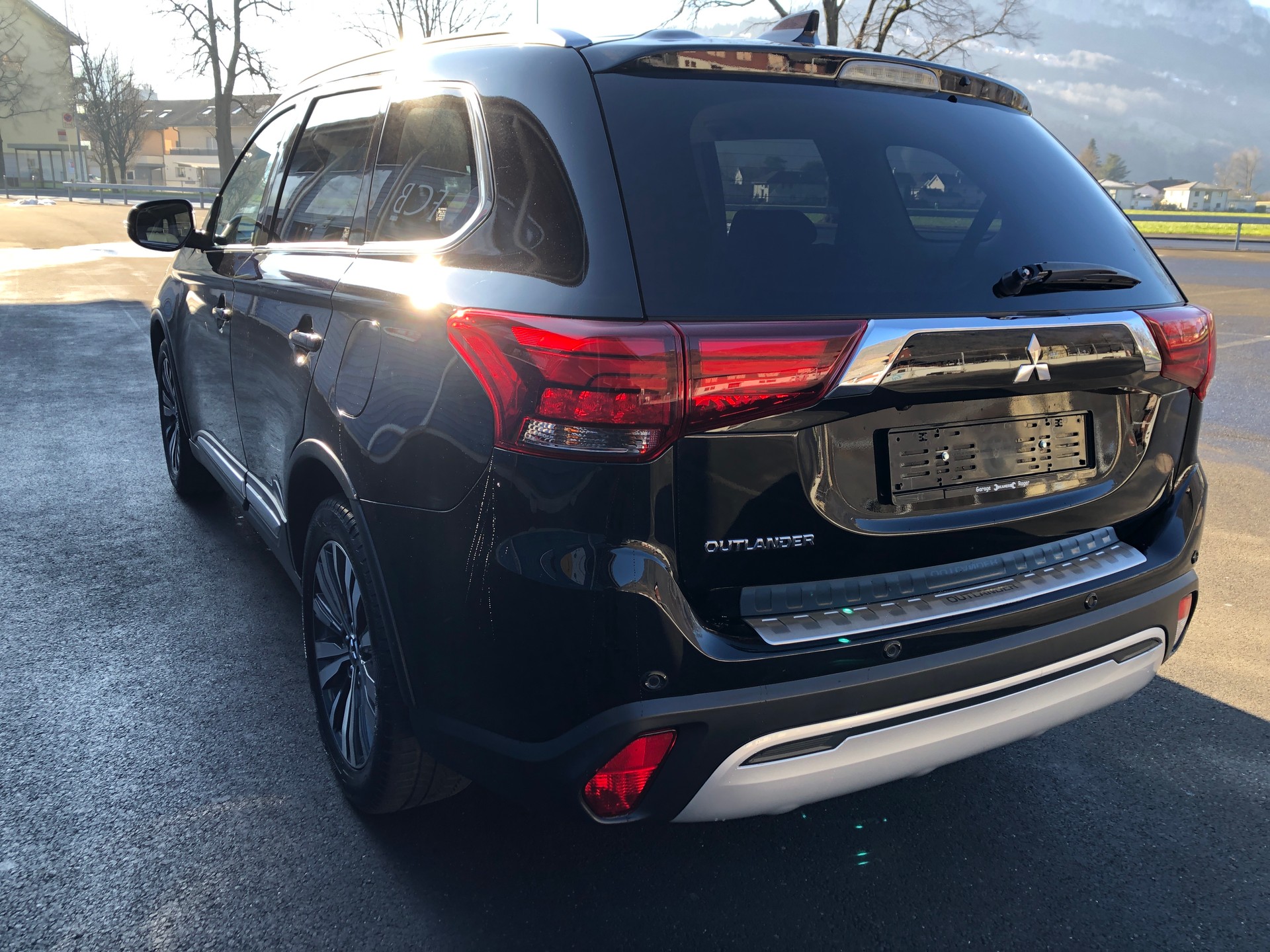 MITSUBISHI Outlander 2.0 Style 4WD CVT-showroom-element-3