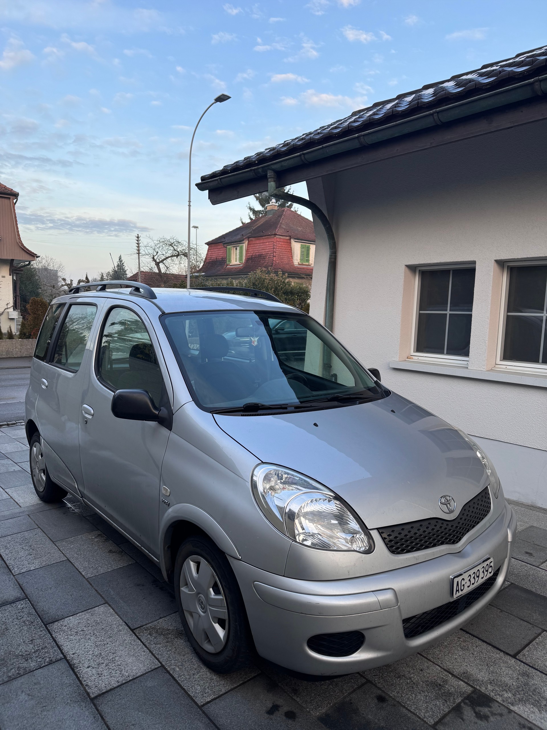 TOYOTA Yaris Verso 1.3 Linea Luna-image-1