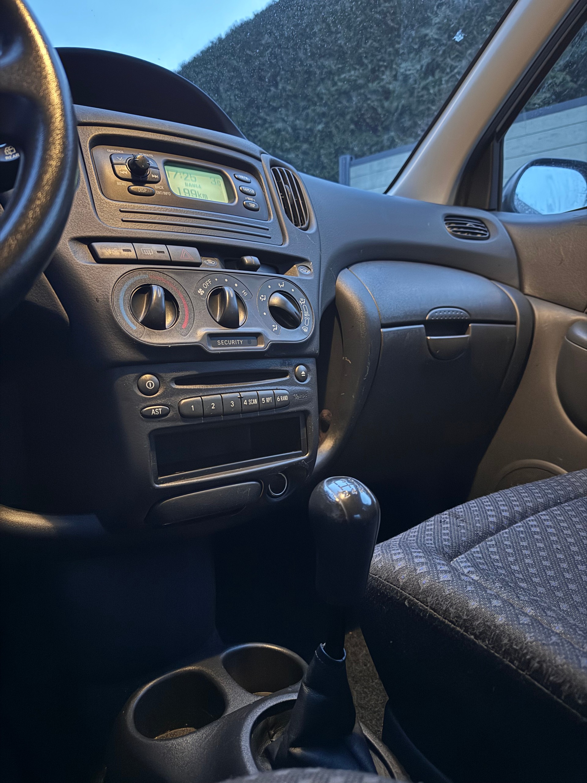 TOYOTA Yaris Verso 1.3 Linea Luna-image-5