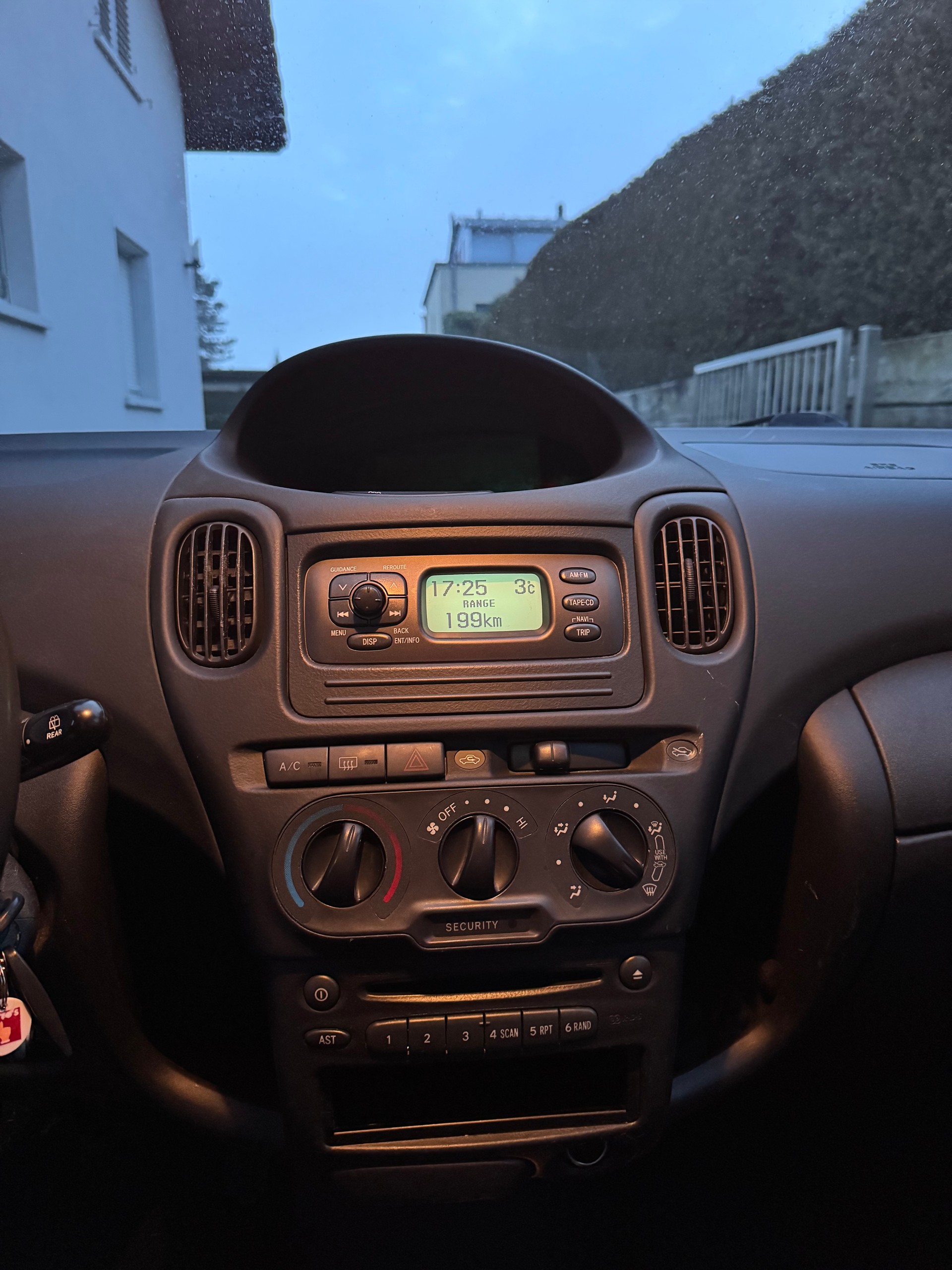 TOYOTA Yaris Verso 1.3 Linea Luna-image-4