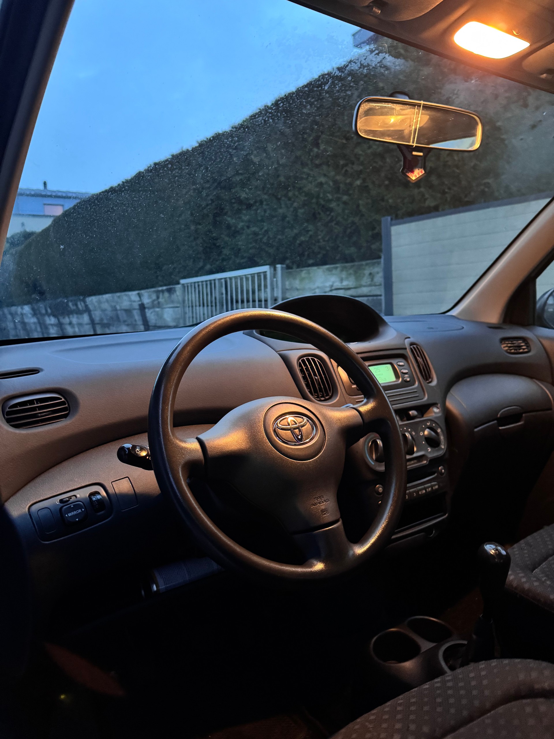 TOYOTA Yaris Verso 1.3 Linea Luna-image-2