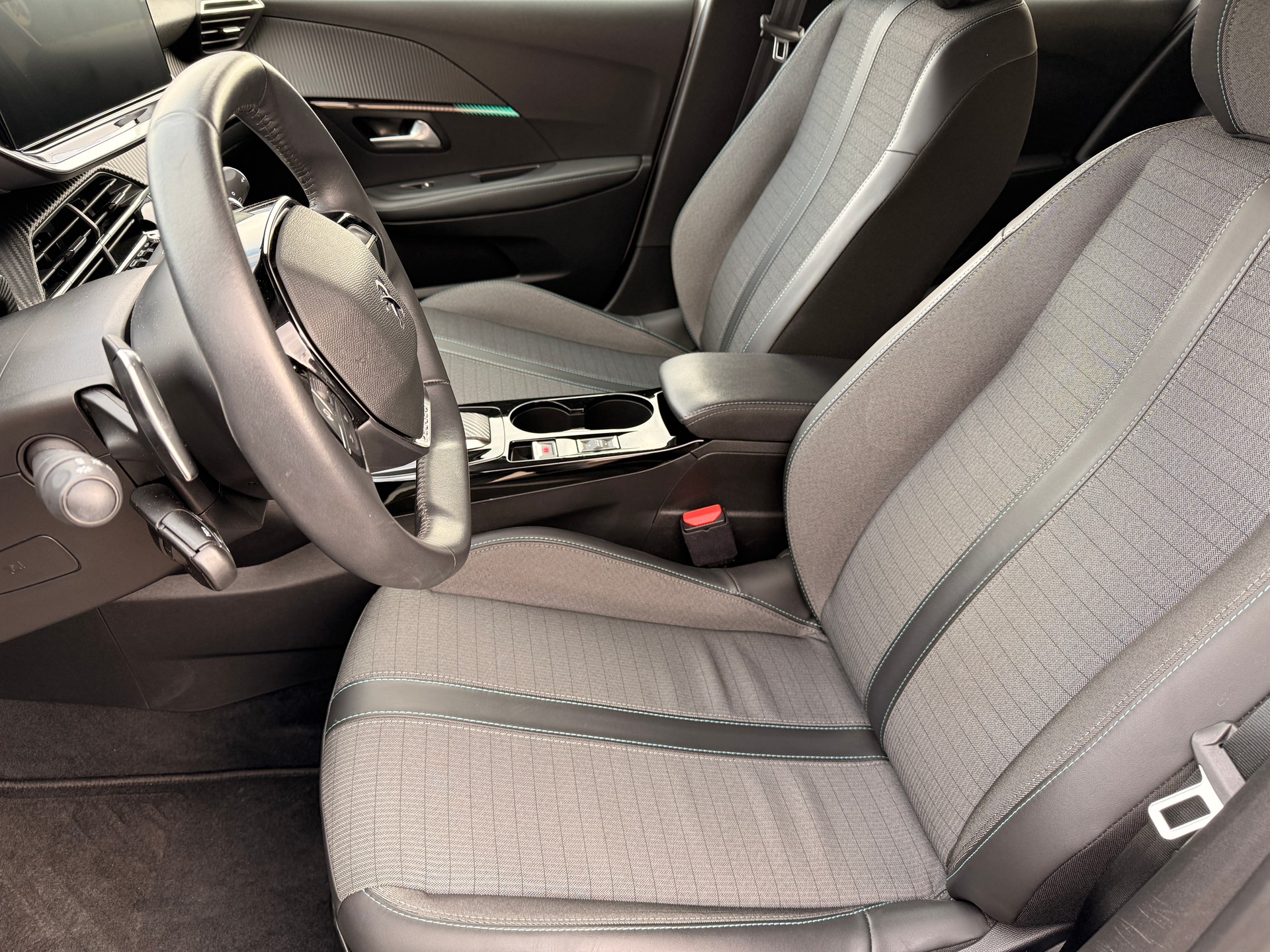 PEUGEOT 208 1.2 PureTech Allure Pack EAT8-image-5