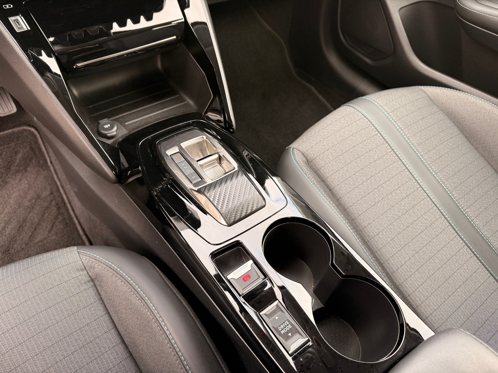 PEUGEOT 208 1.2 PureTech Allure Pack EAT8-image-11