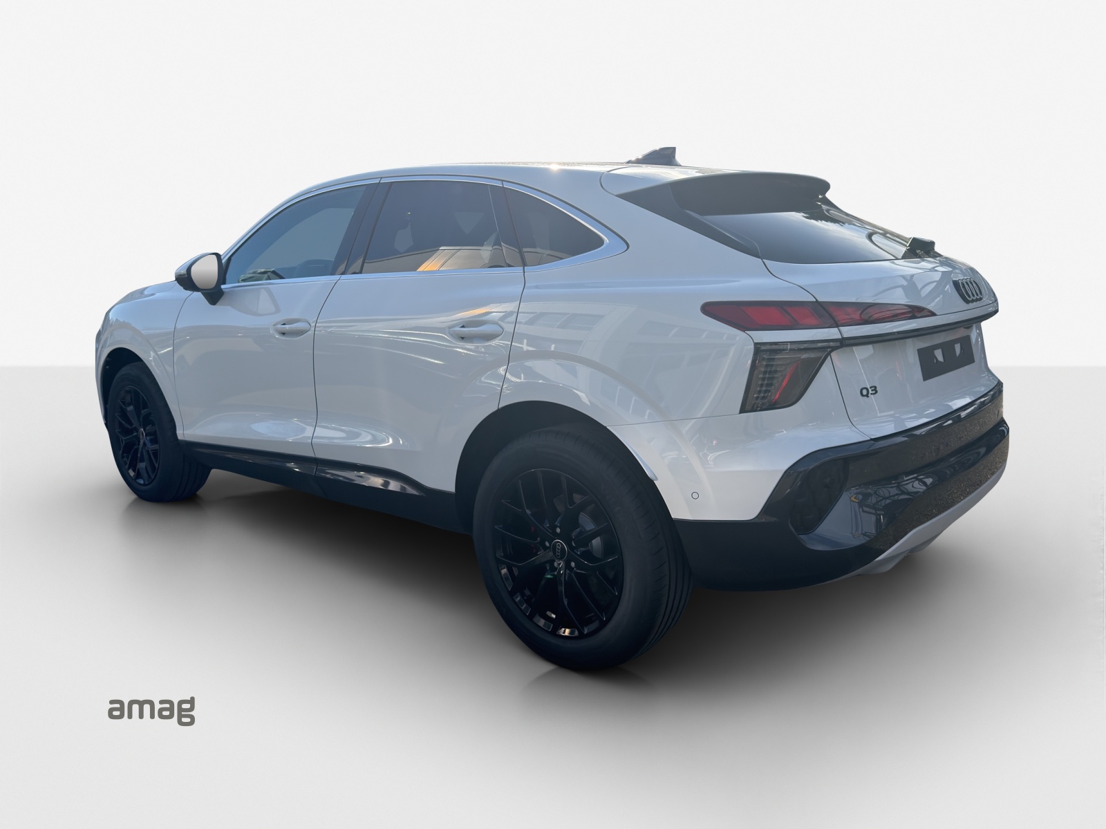 AUDI Q3 Sportback 110 kW TFSI S tronic-image-2