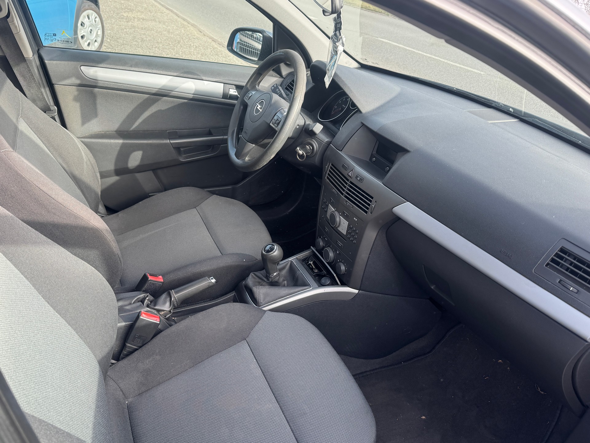 OPEL Astra Caravan 1.8i 16V Enjoy-image-6