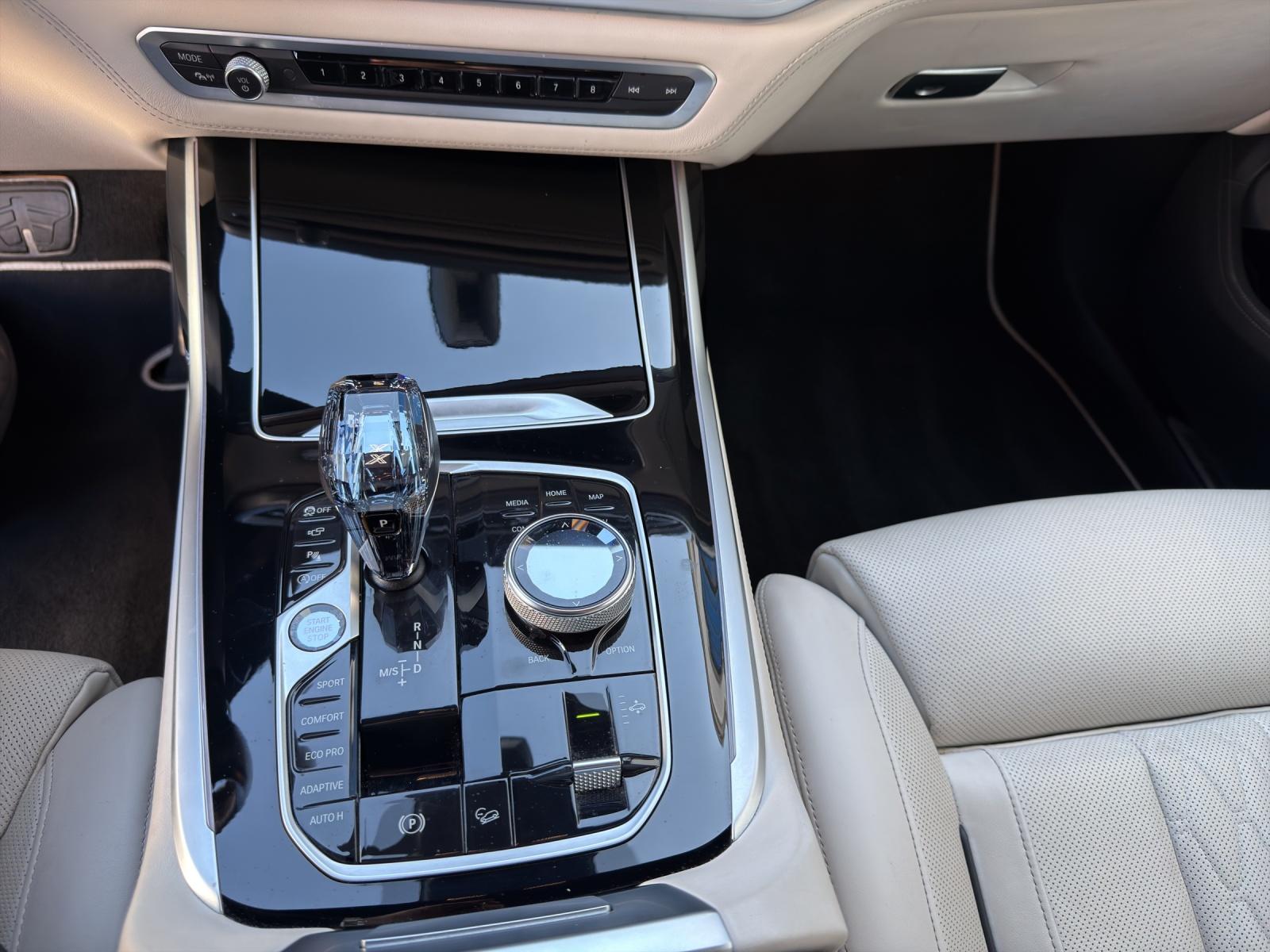 BMW X7 M50i-image-12
