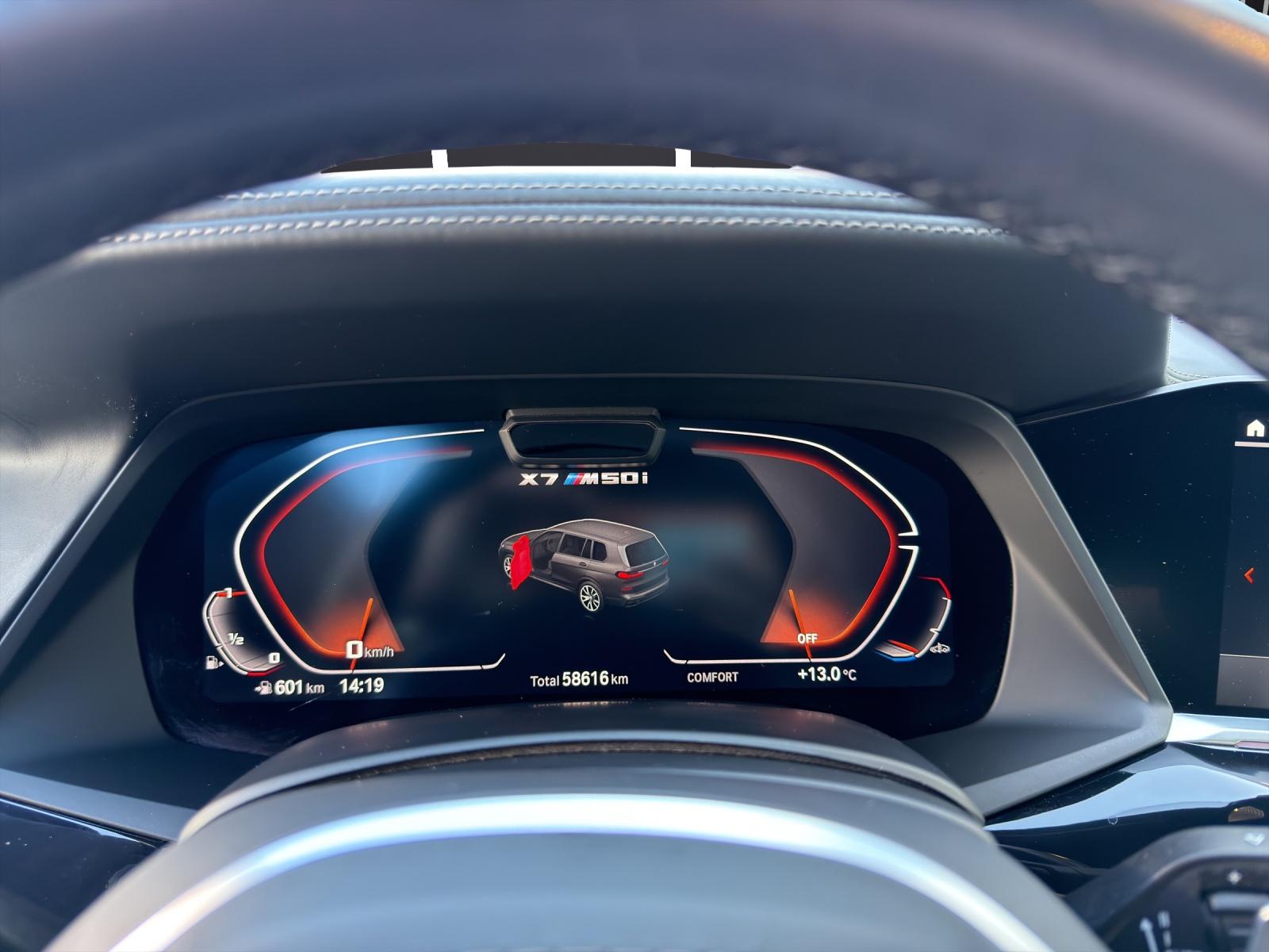 BMW X7 M50i-image-10