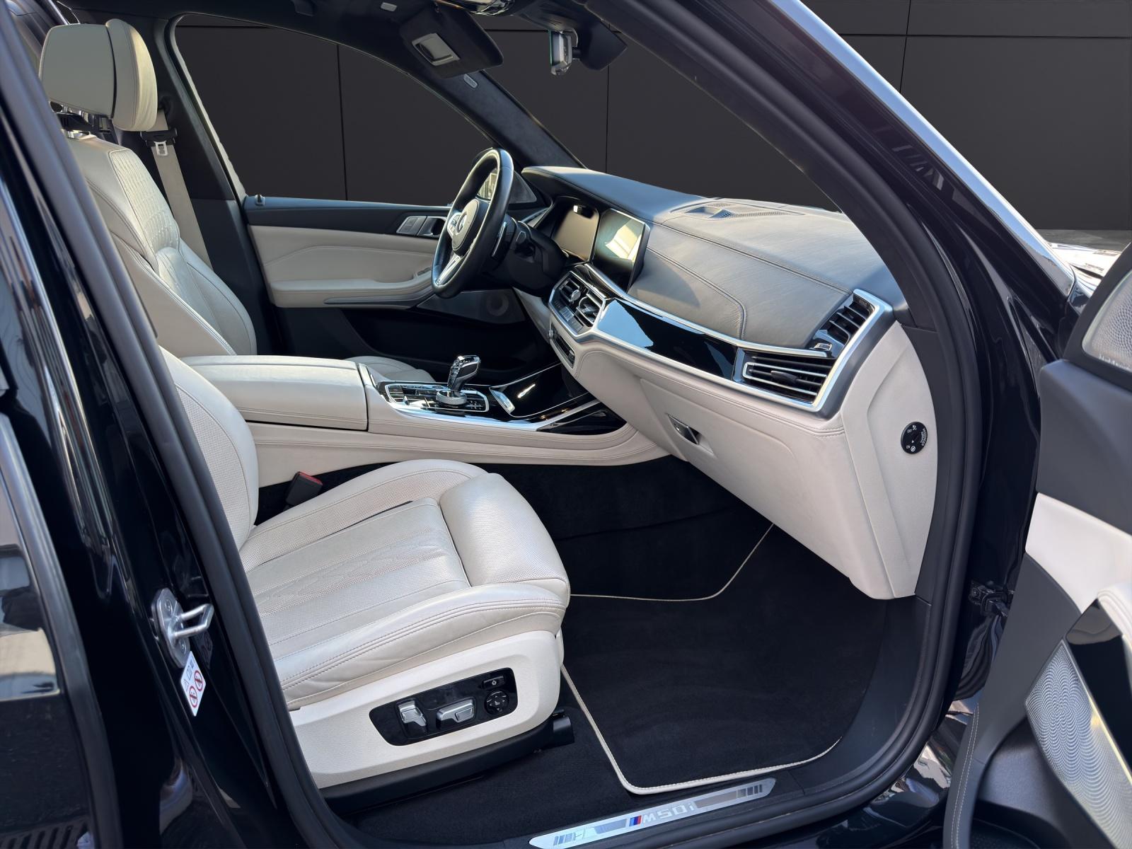 BMW X7 M50i-image-19