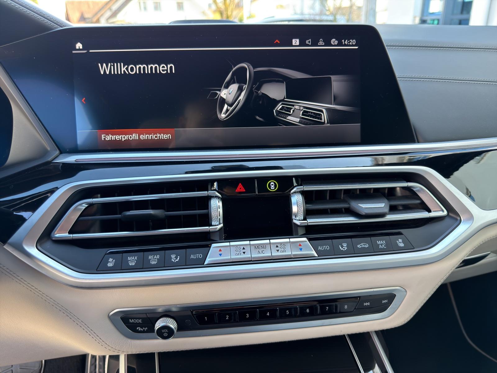 BMW X7 M50i-image-13
