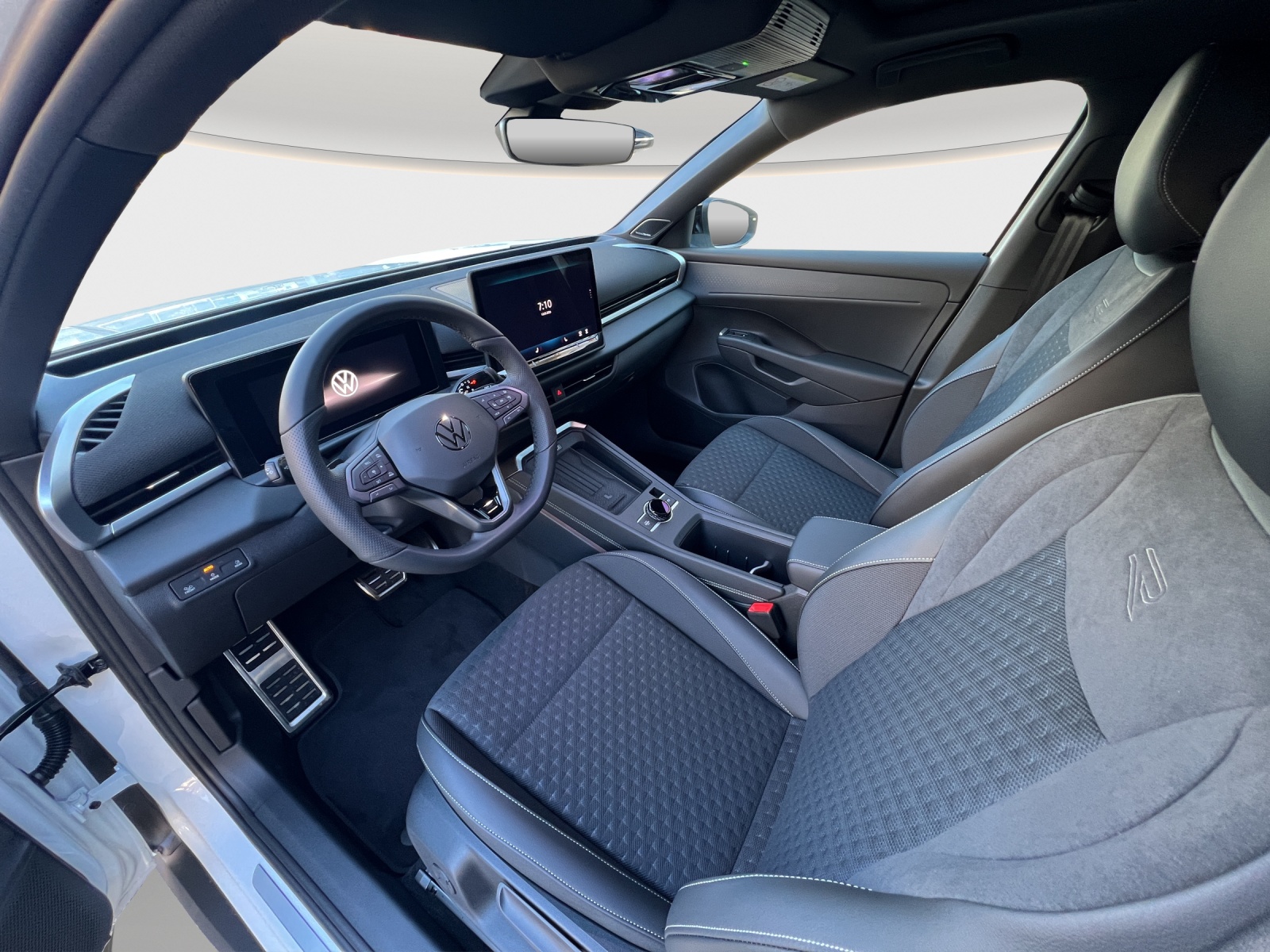 VW T-Roc 1.5 eTSI mHEV R-Line DSG-image-8