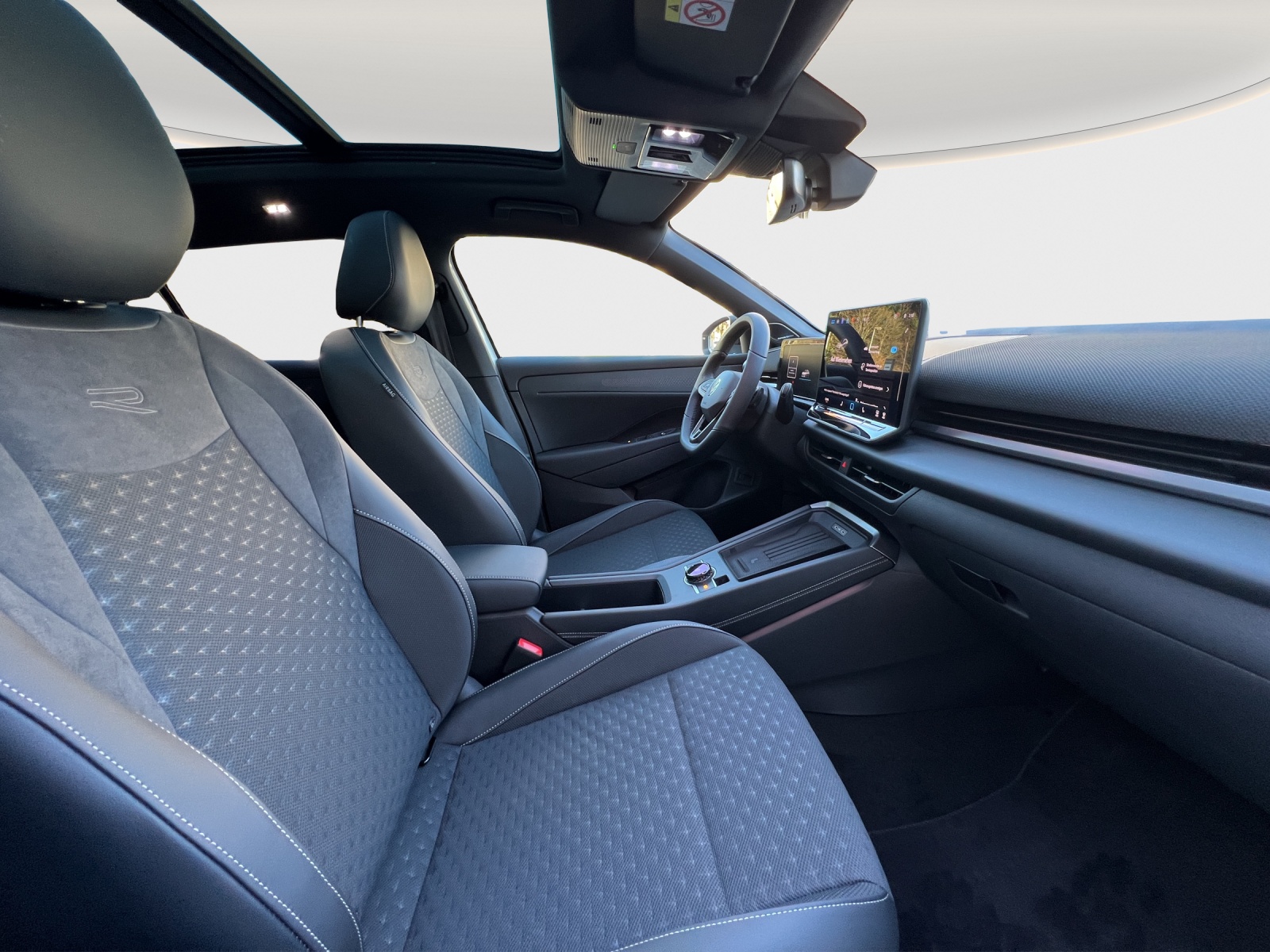 VW T-Roc 1.5 eTSI mHEV R-Line DSG-image-9