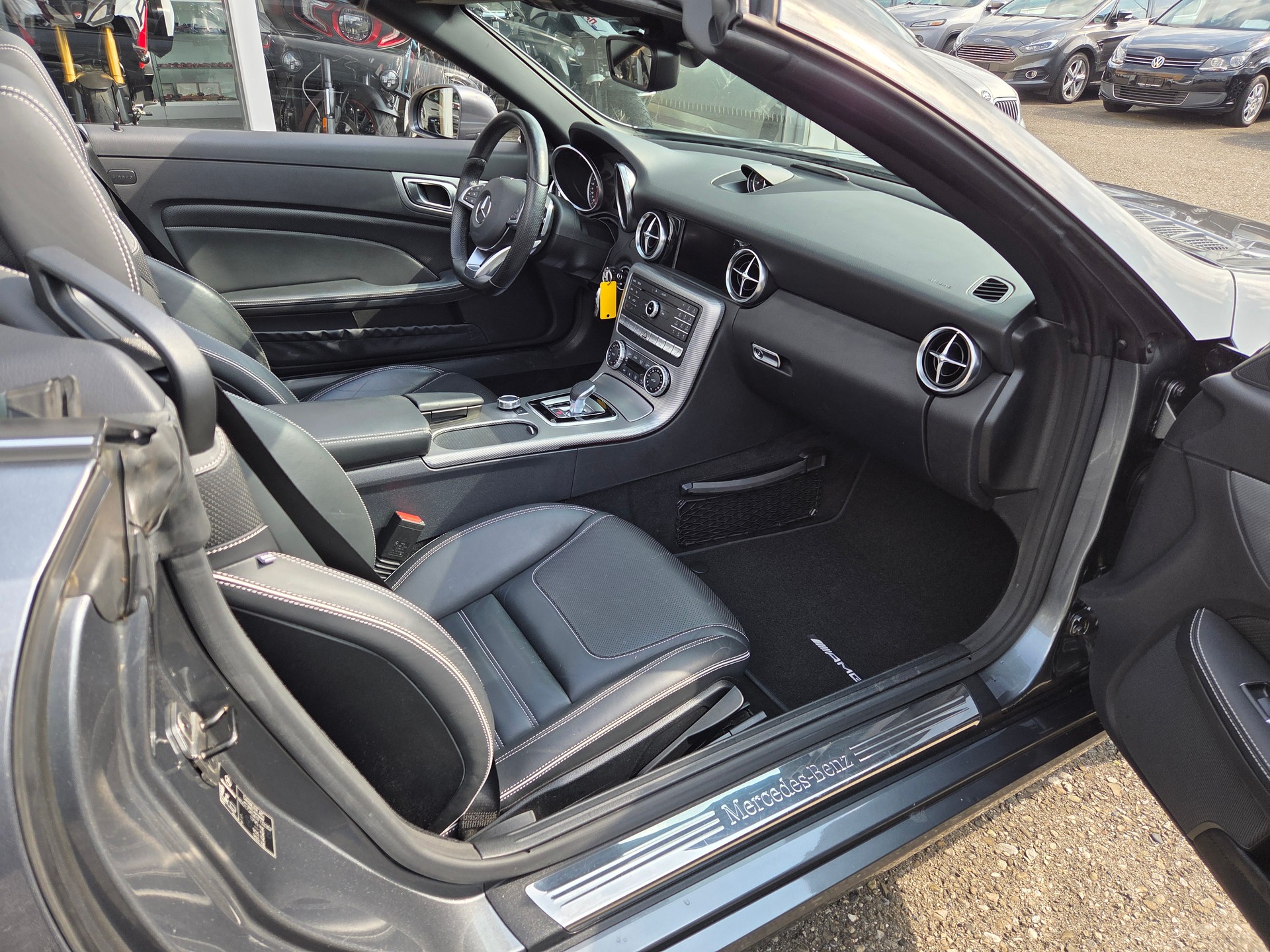MERCEDES-BENZ SLC 200 AMG Line 9G-Tronic-image-11
