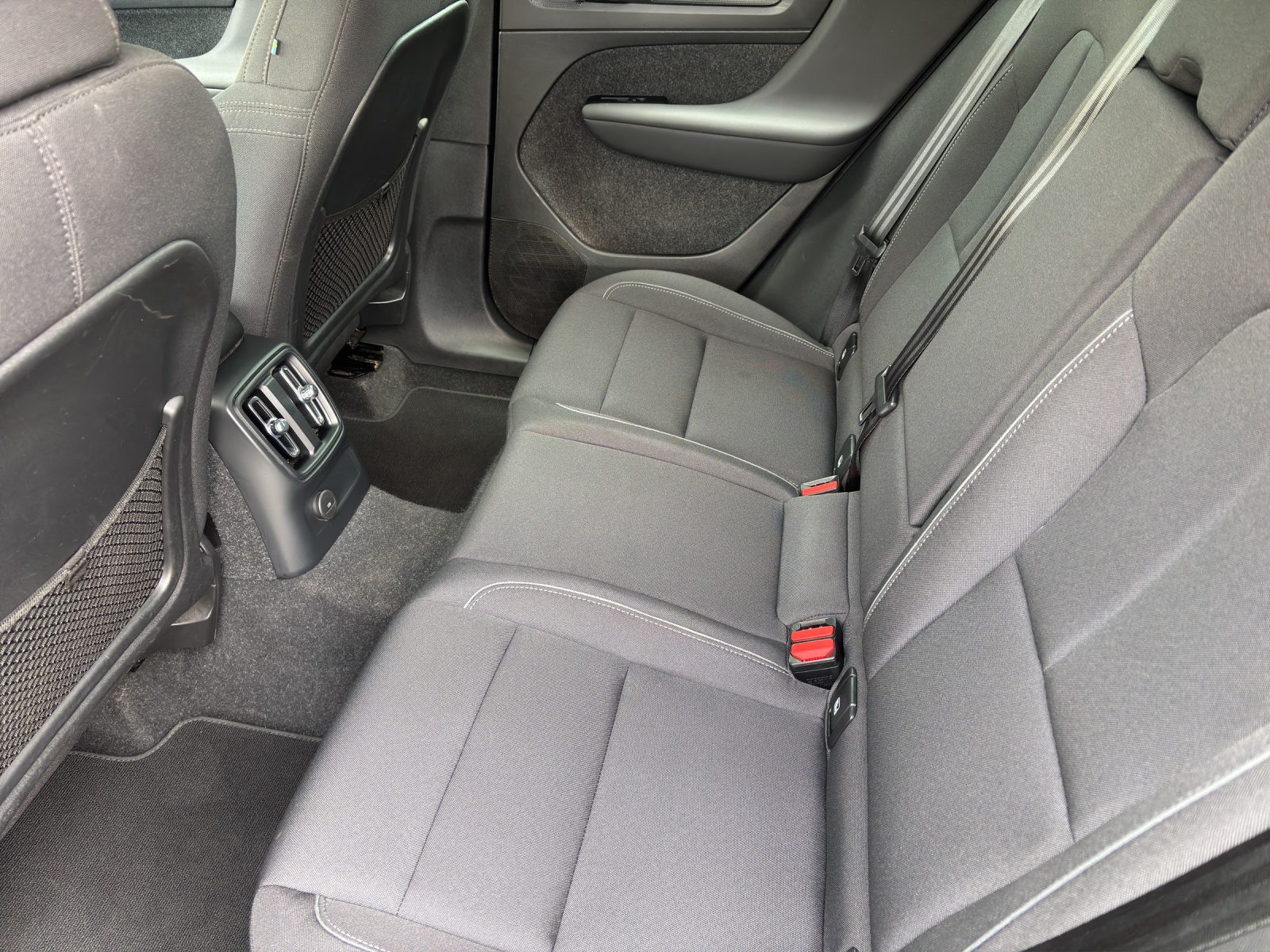 VOLVO XC40 1.5 T4 PiH Inscription Expression-image-4