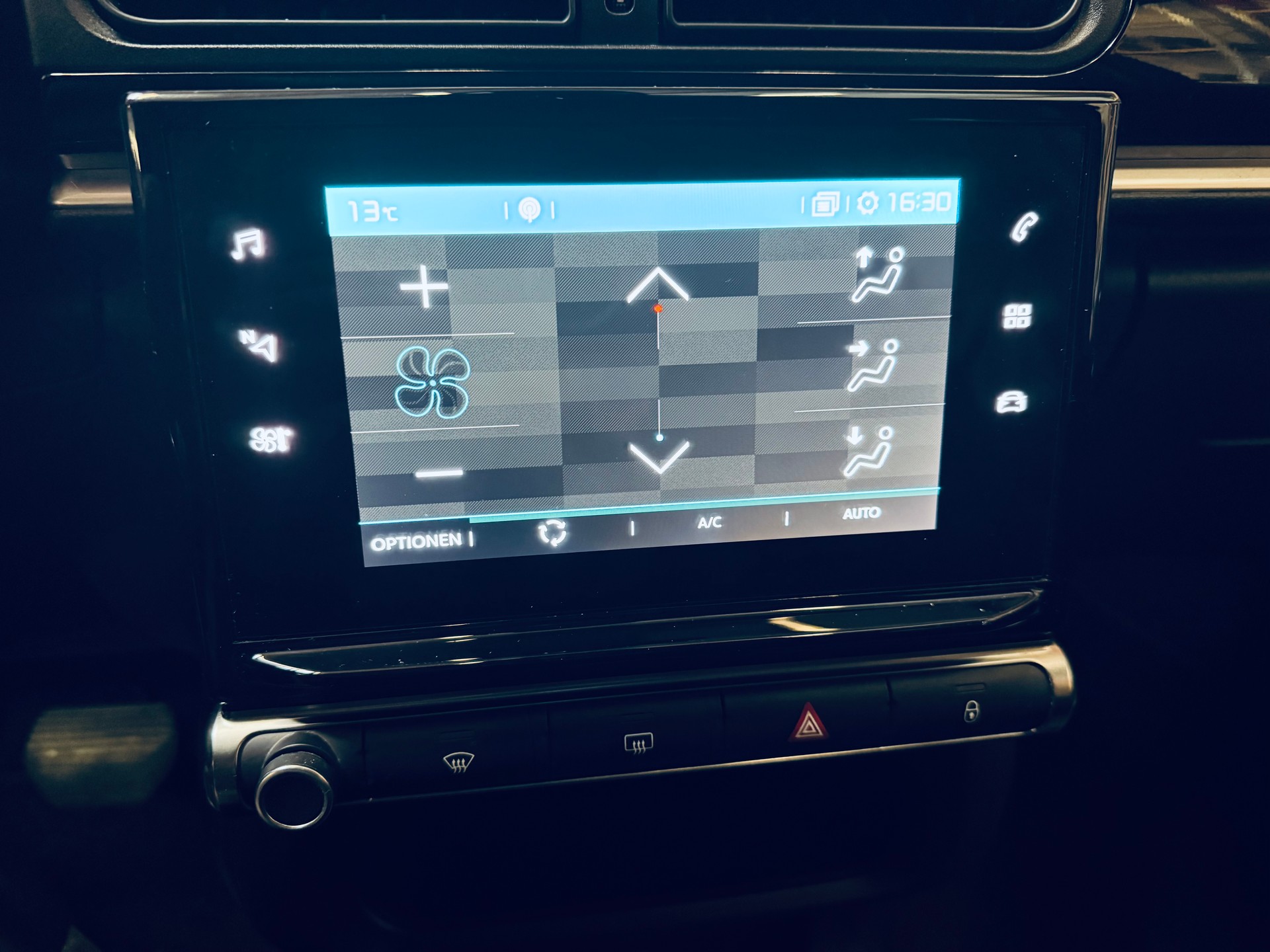 CITROEN C3 1.2i PureTech Feel Pack EAT6-image-17