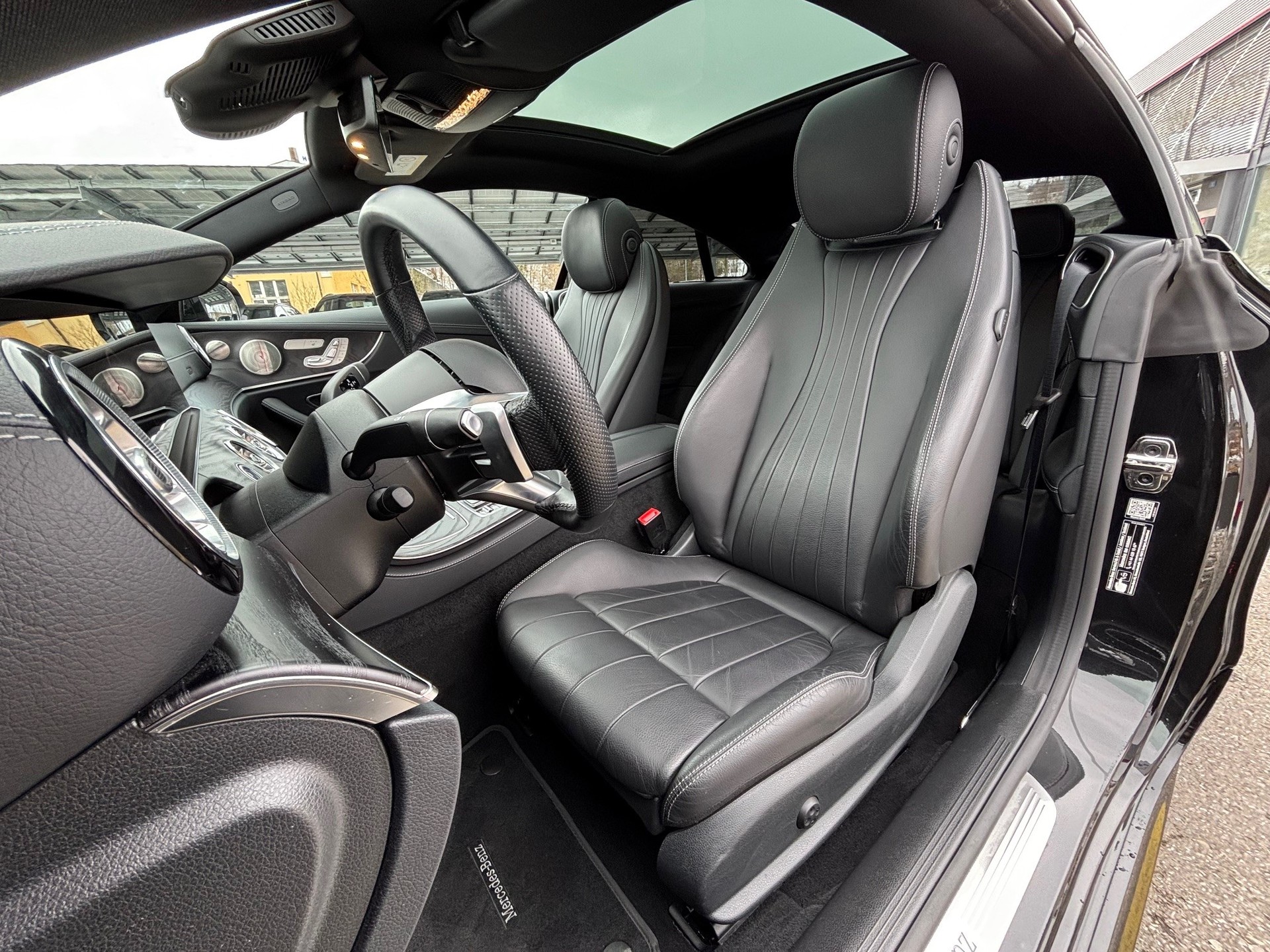 MERCEDES-BENZ E 450 Coupé 4Matic AMG Line-image-9