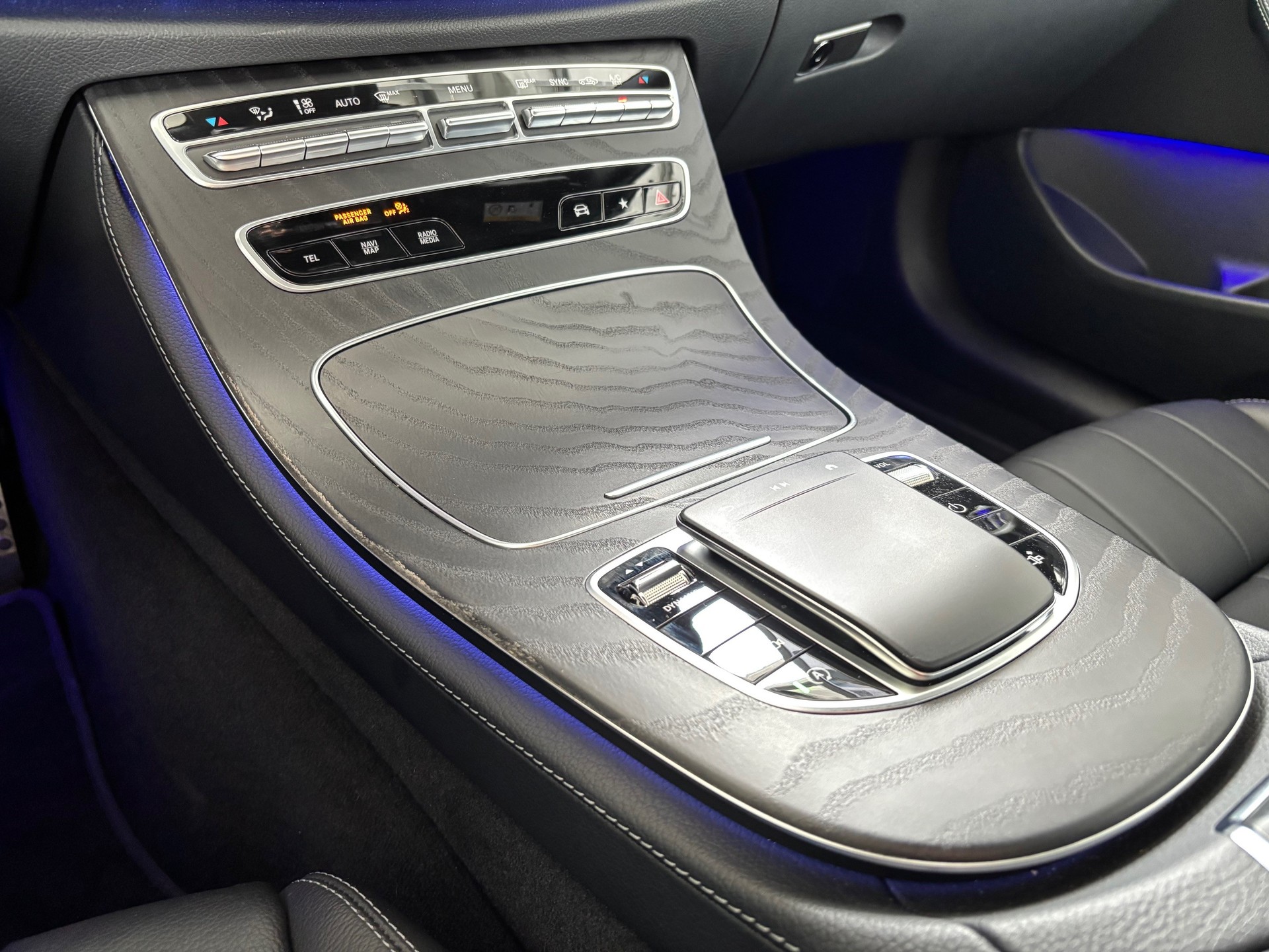 MERCEDES-BENZ E 450 Coupé 4Matic AMG Line-image-9