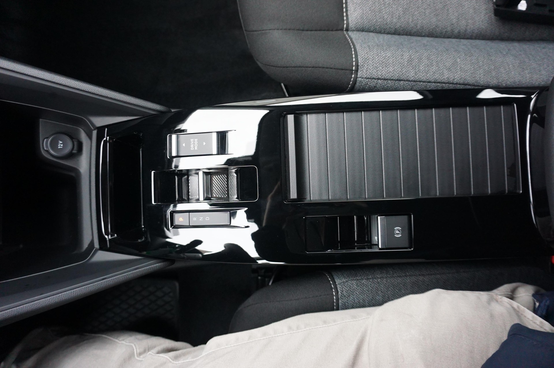 CITROEN C4 1.2 Hybrid You-image-14
