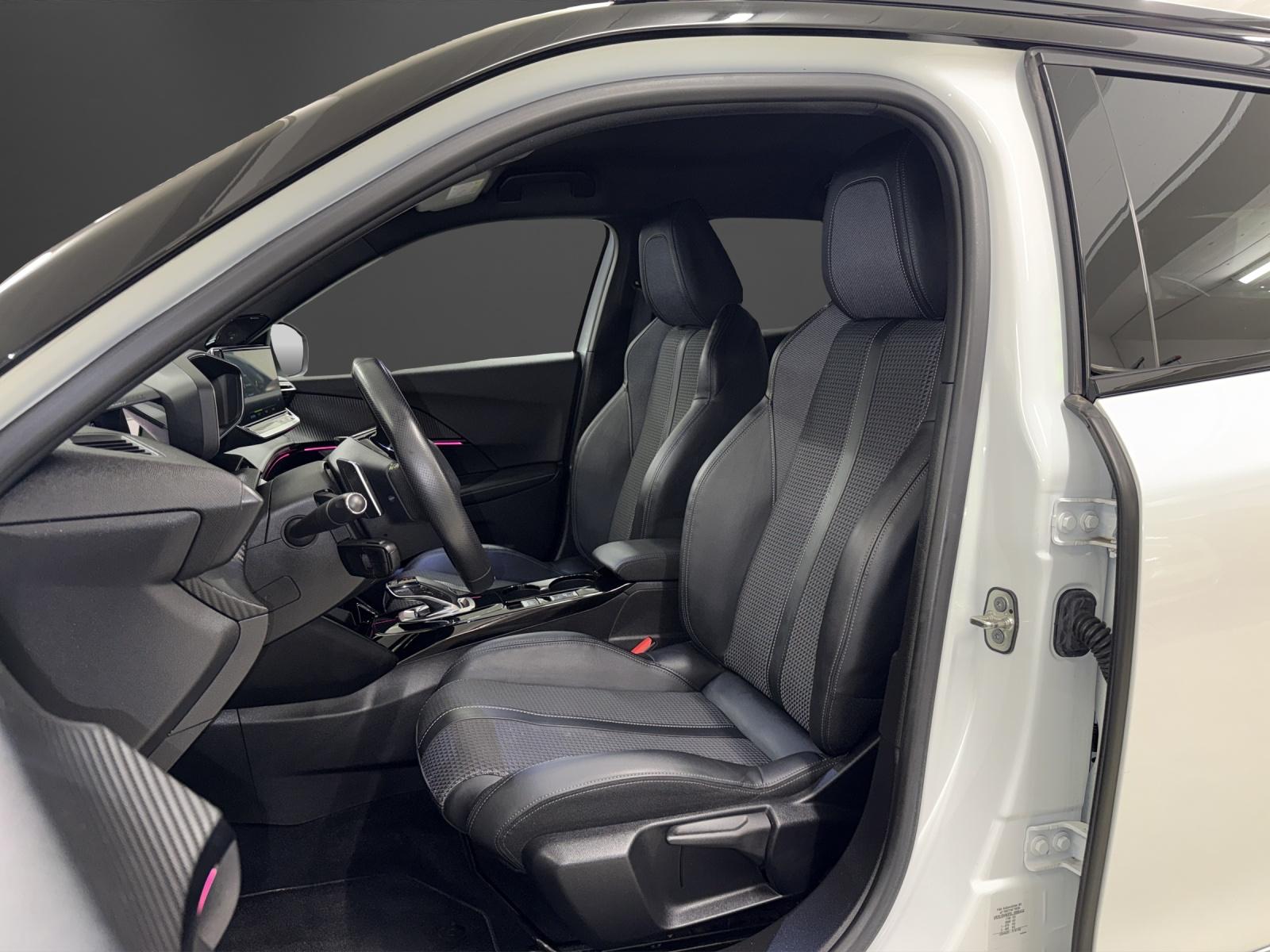 PEUGEOT 2008 1.2 PureTech GT Line EAT8-image-6