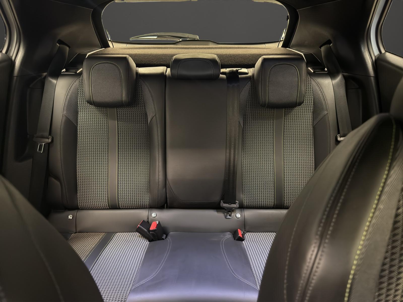 PEUGEOT 2008 1.2 PureTech GT Line EAT8-image-9
