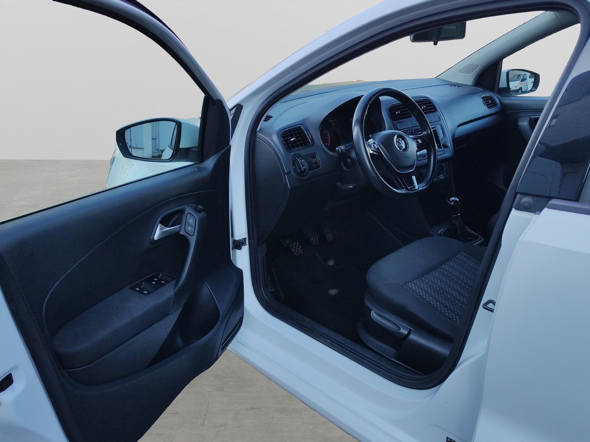 VW Polo 1.0 BMT Trendline-image-12