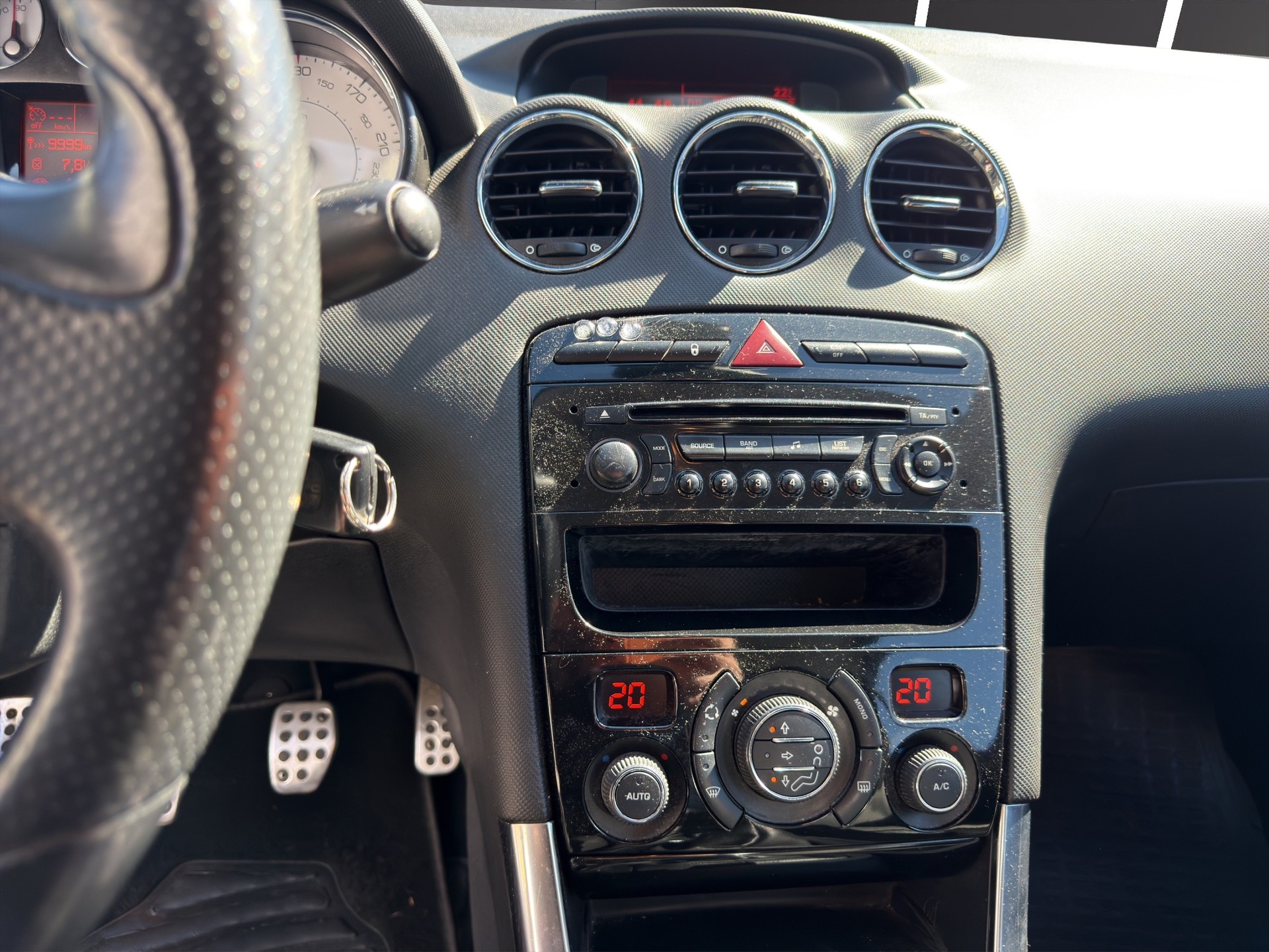 PEUGEOT 308 CC 1.6 16V Turbo Platinum-image-13