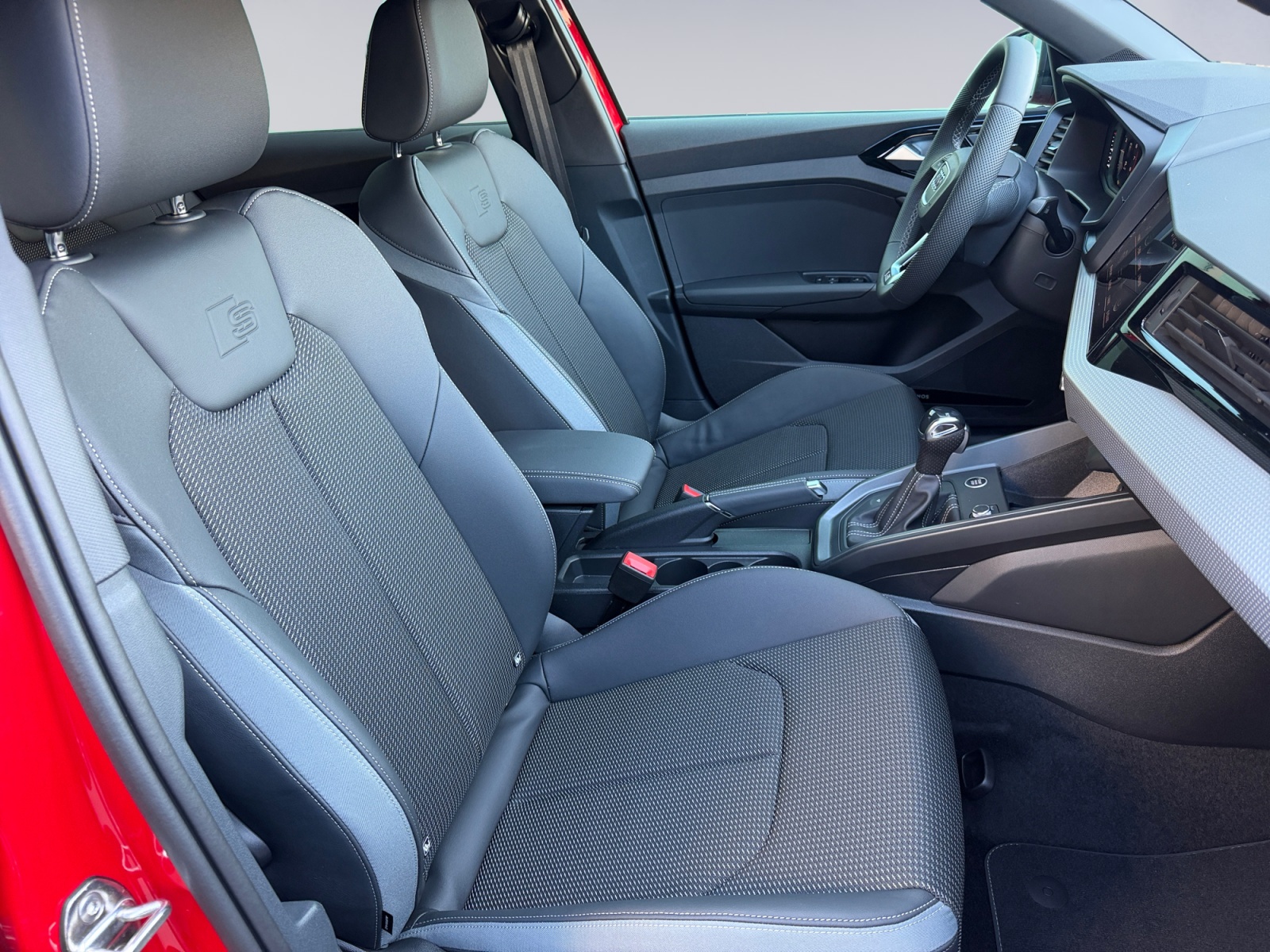 AUDI A1 Sportback 30 TFSI S Line Attraction S-tronic-image-12