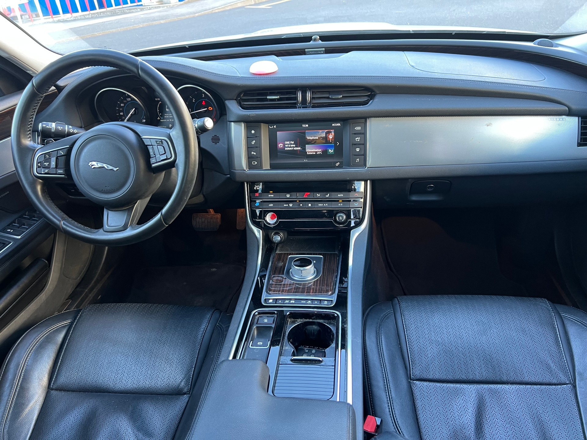 JAGUAR XF 20d Prestige Automatic-image-9