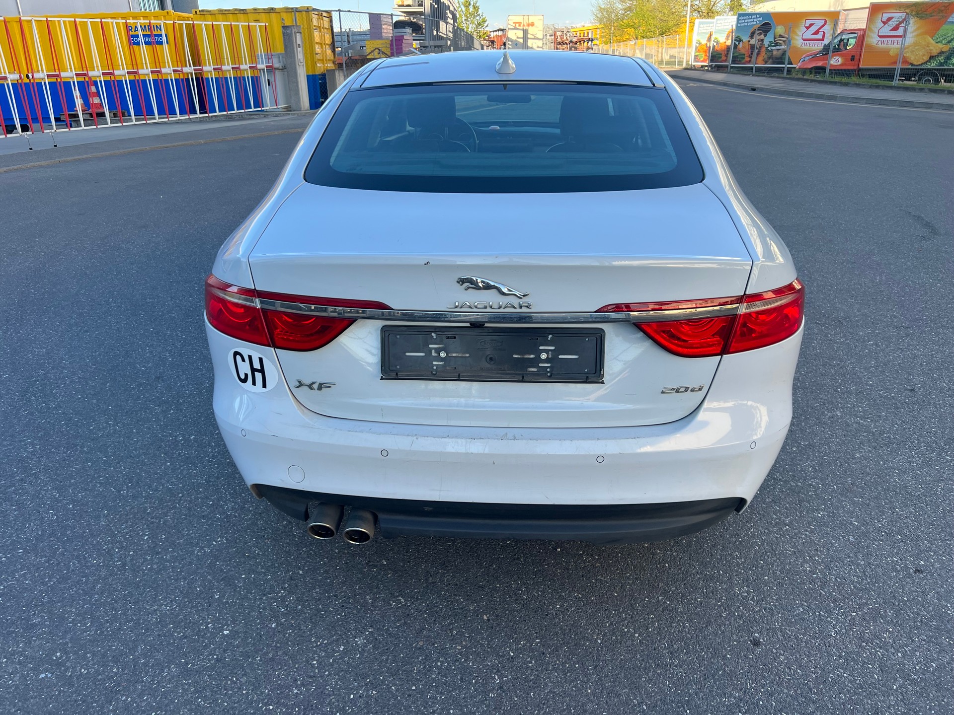 JAGUAR XF 20d Prestige Automatic-image-3