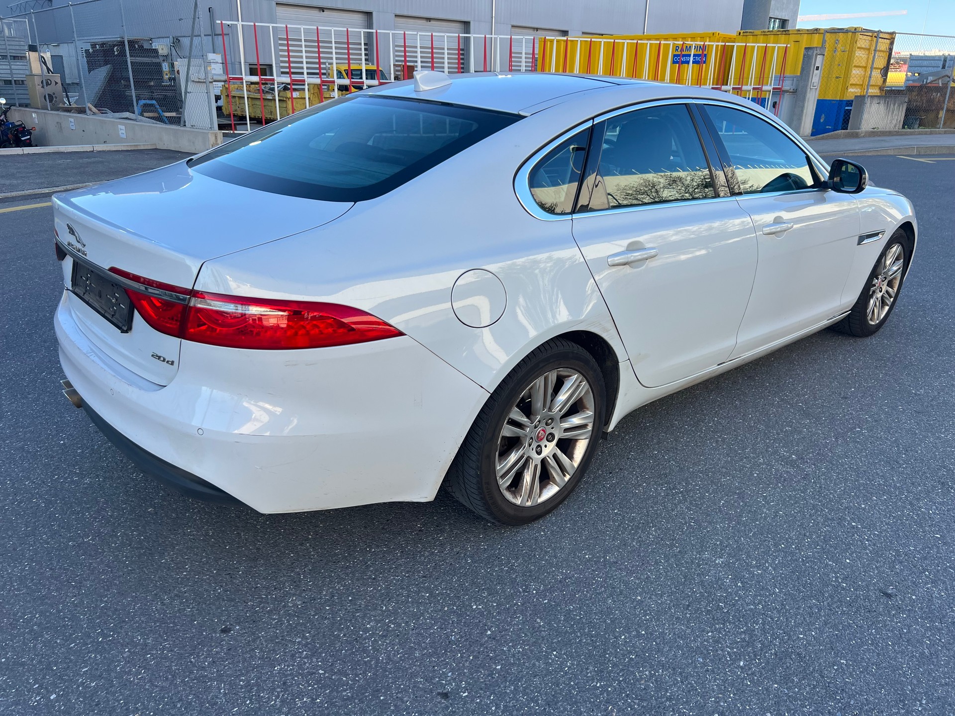 JAGUAR XF 20d Prestige Automatic-image-4