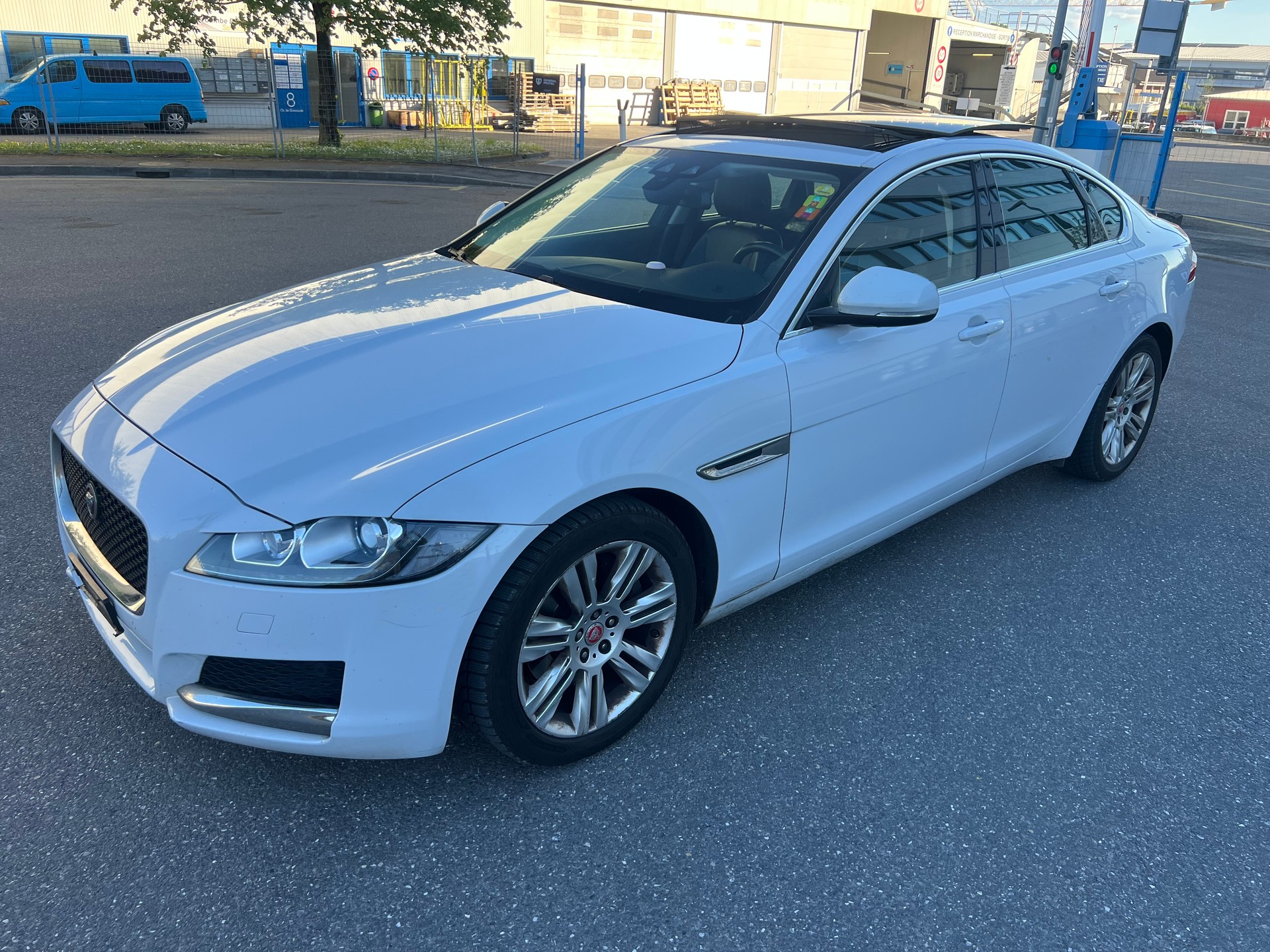 JAGUAR XF 20d Prestige Automatic-image-0