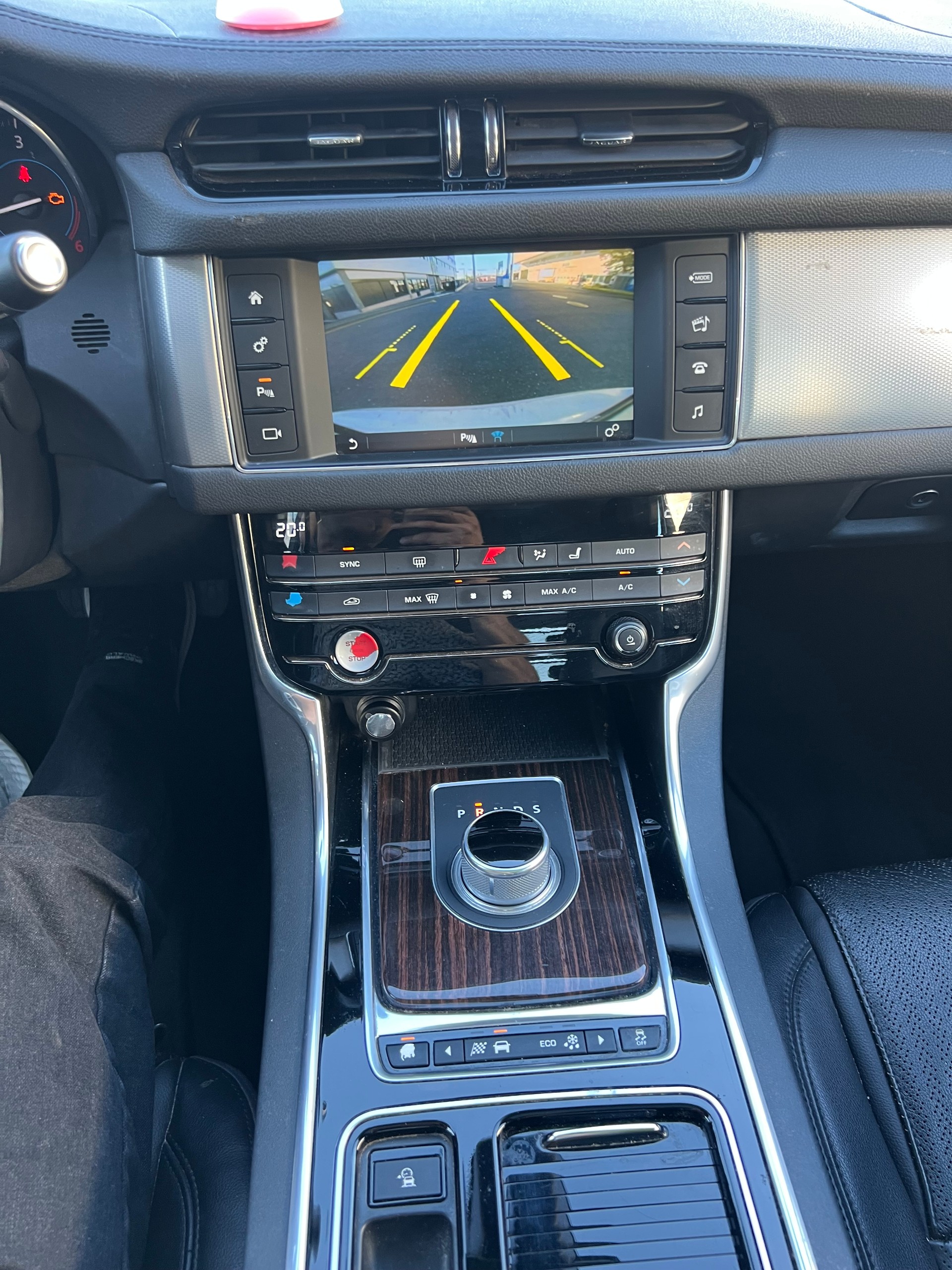 JAGUAR XF 20d Prestige Automatic-image-11