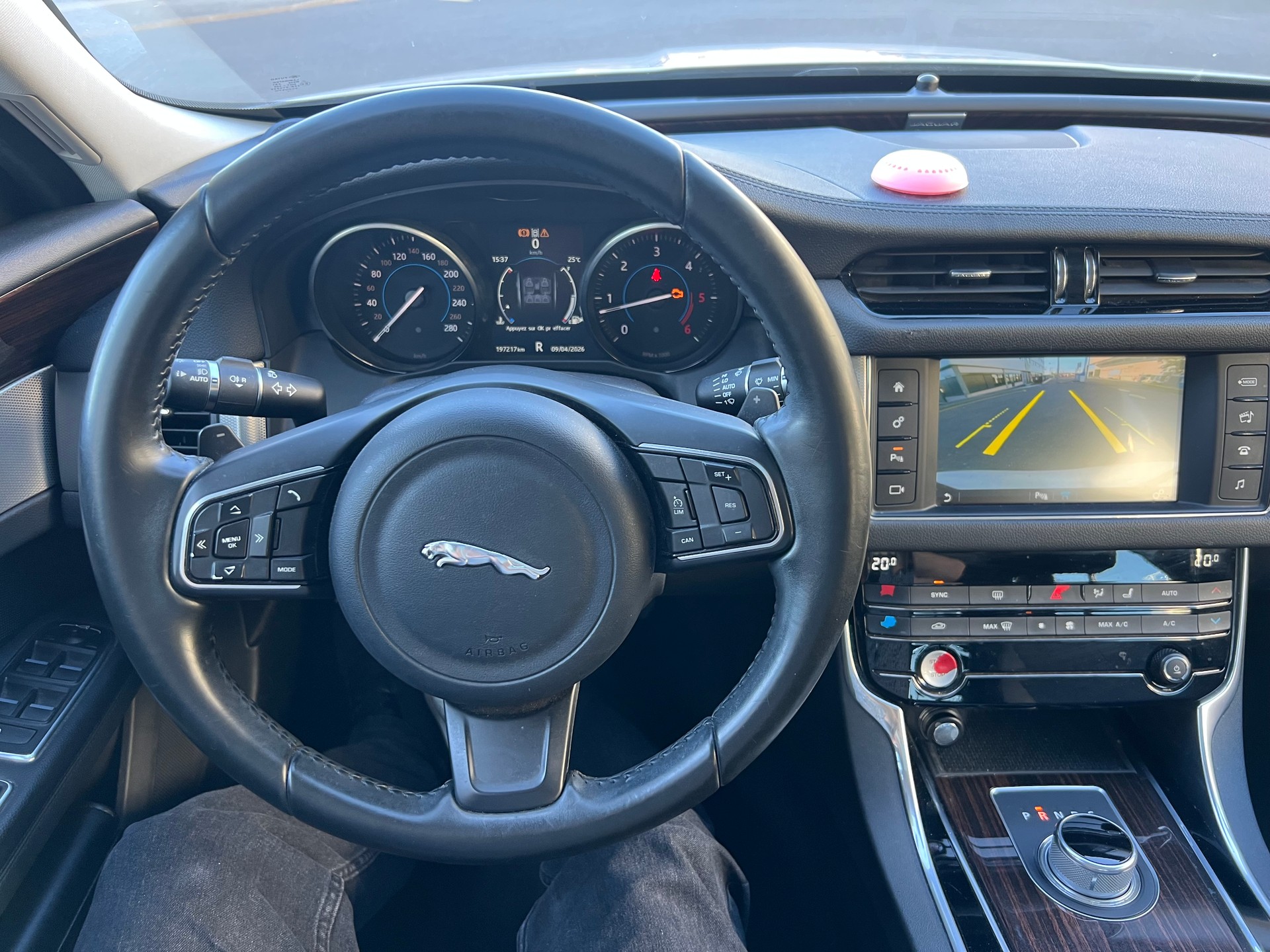 JAGUAR XF 20d Prestige Automatic-image-12