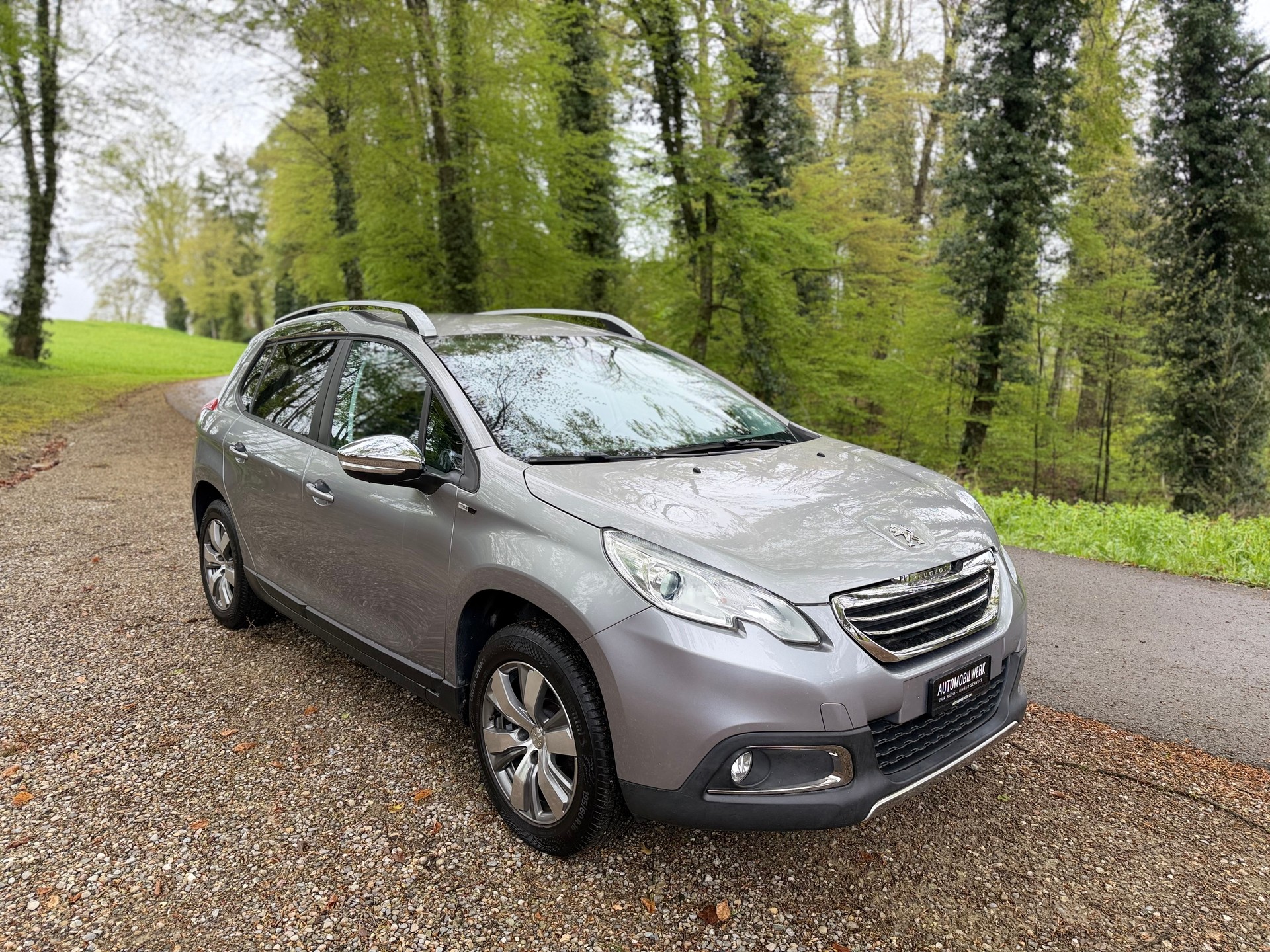 PEUGEOT 2008 1.2 PureTech Style-image-6