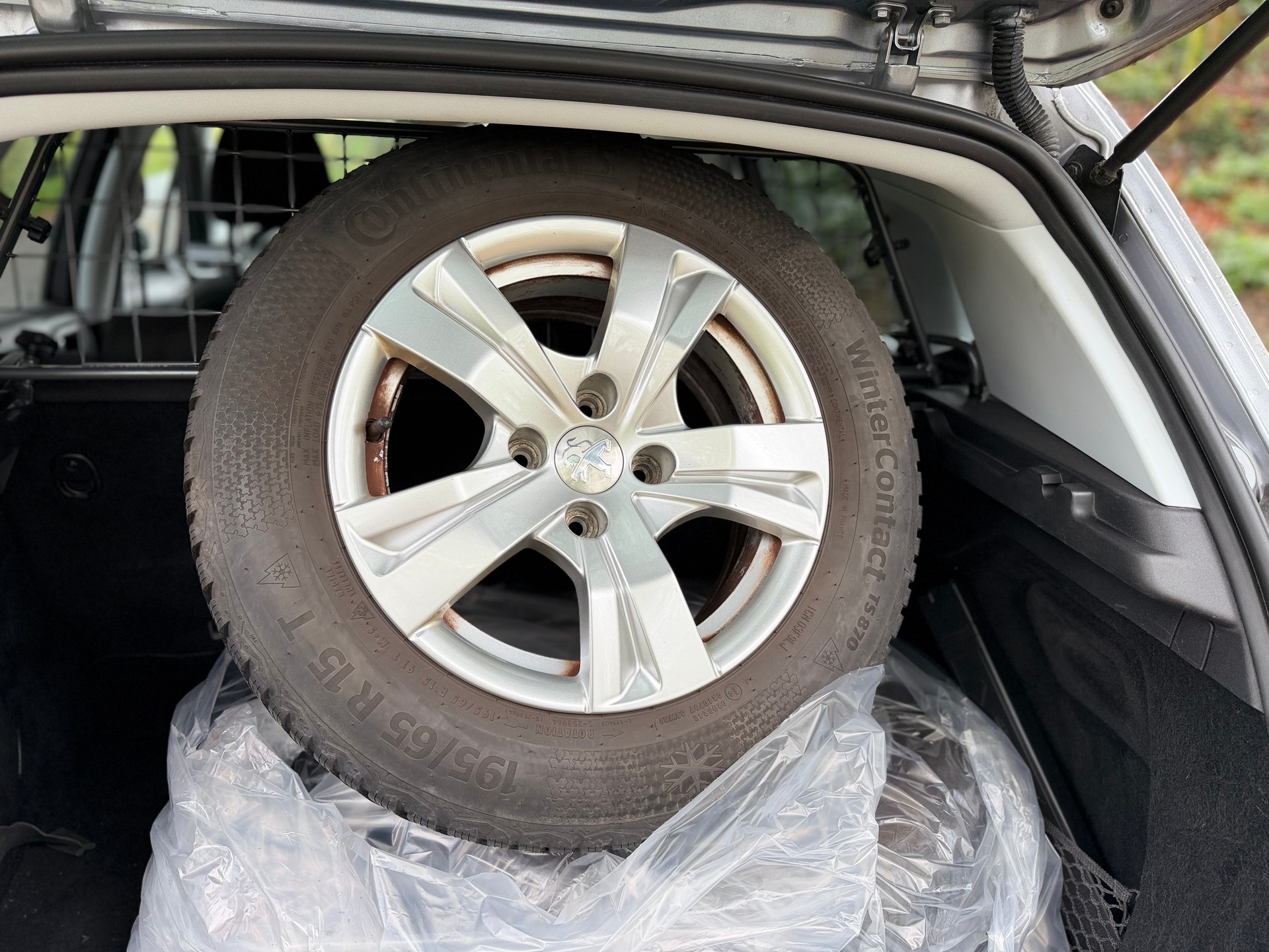 PEUGEOT 2008 1.2 PureTech Style-image-9