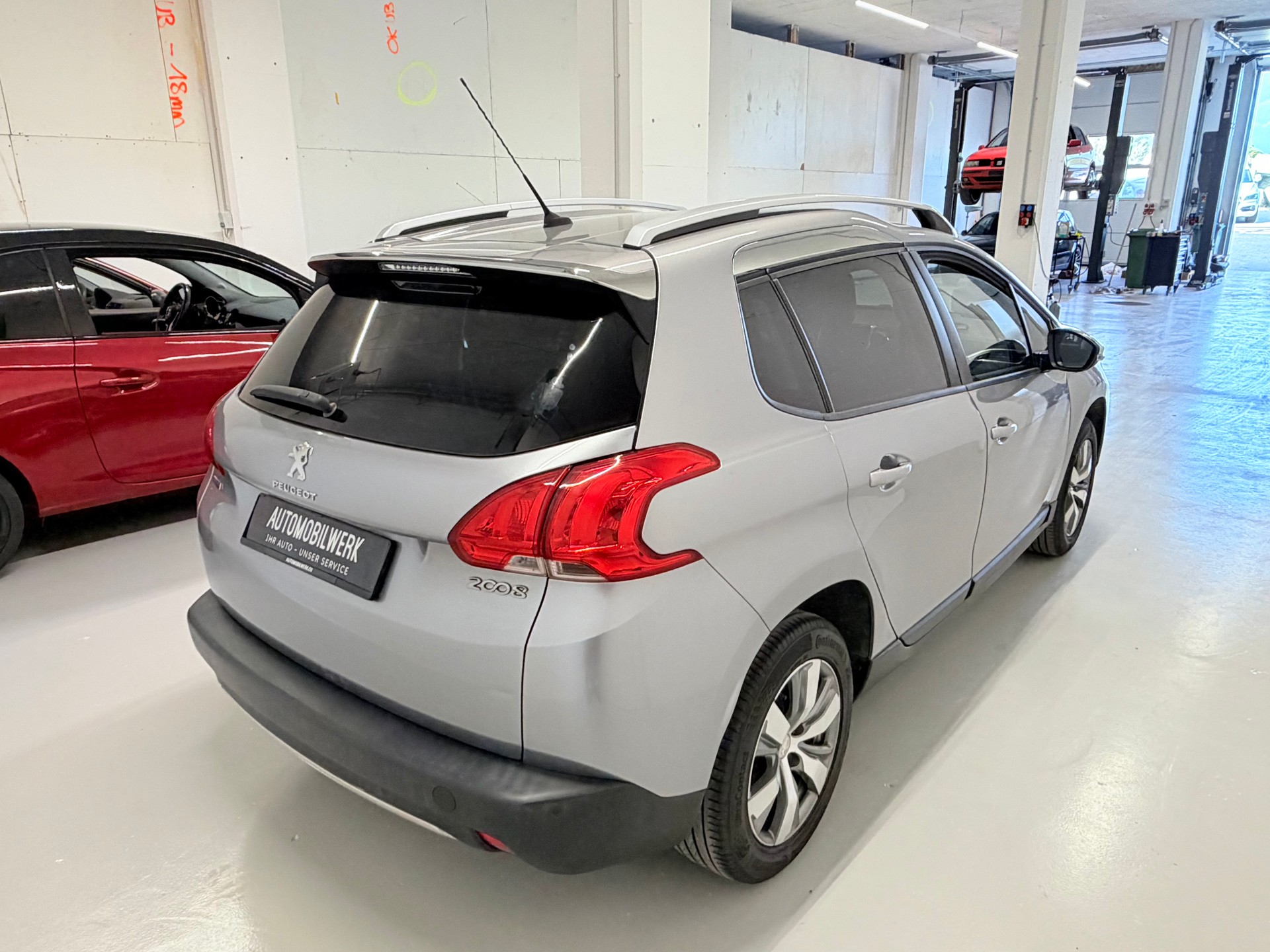 PEUGEOT 2008 1.2 PureTech Style-image-5