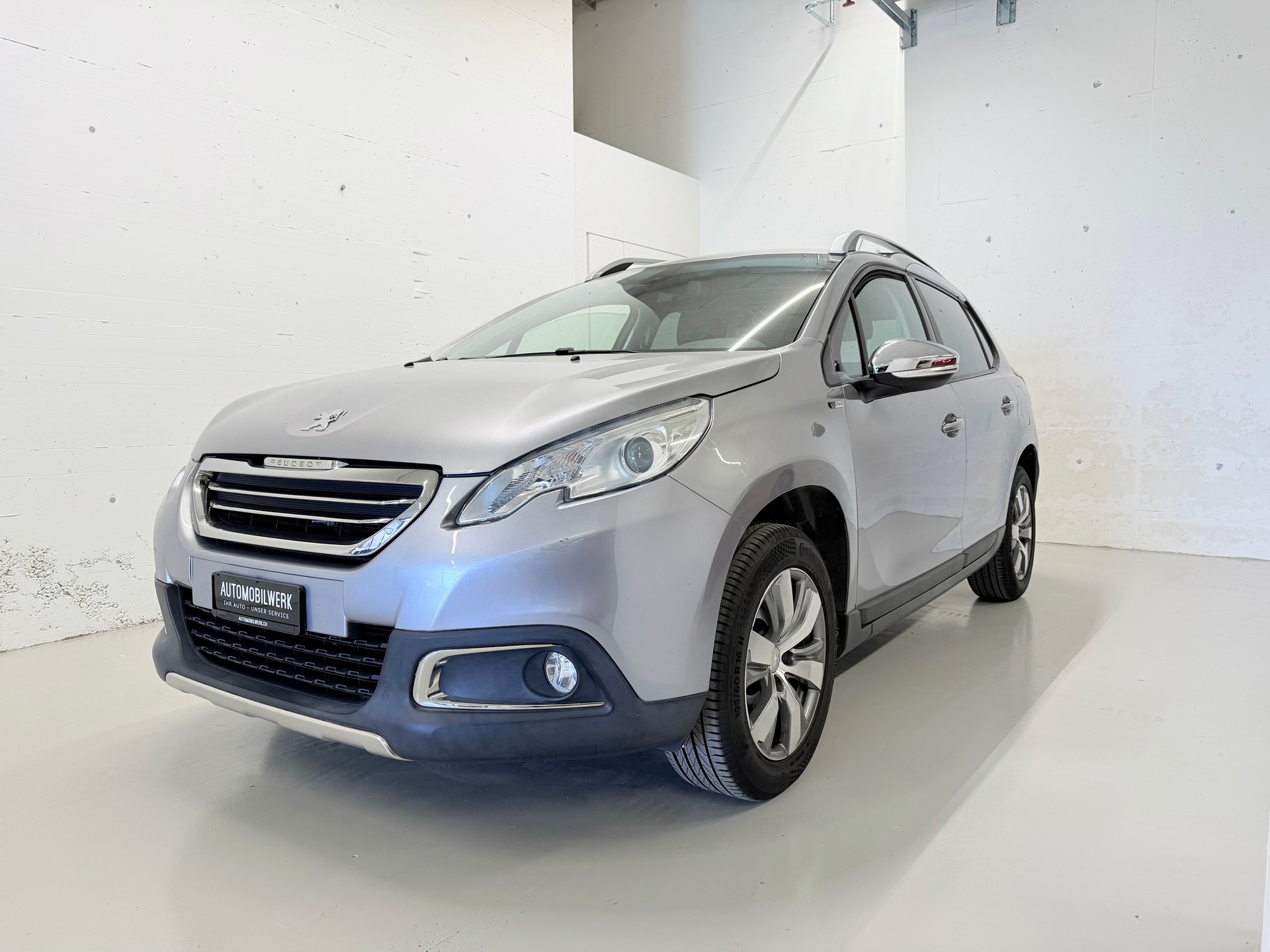 PEUGEOT 2008 1.2 PureTech Style-image-1