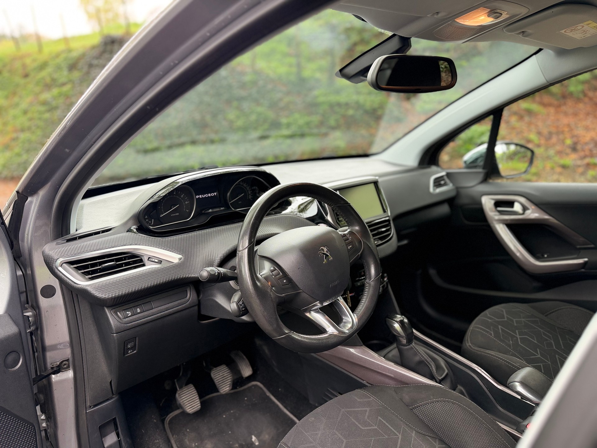 PEUGEOT 2008 1.2 PureTech Style-image-8