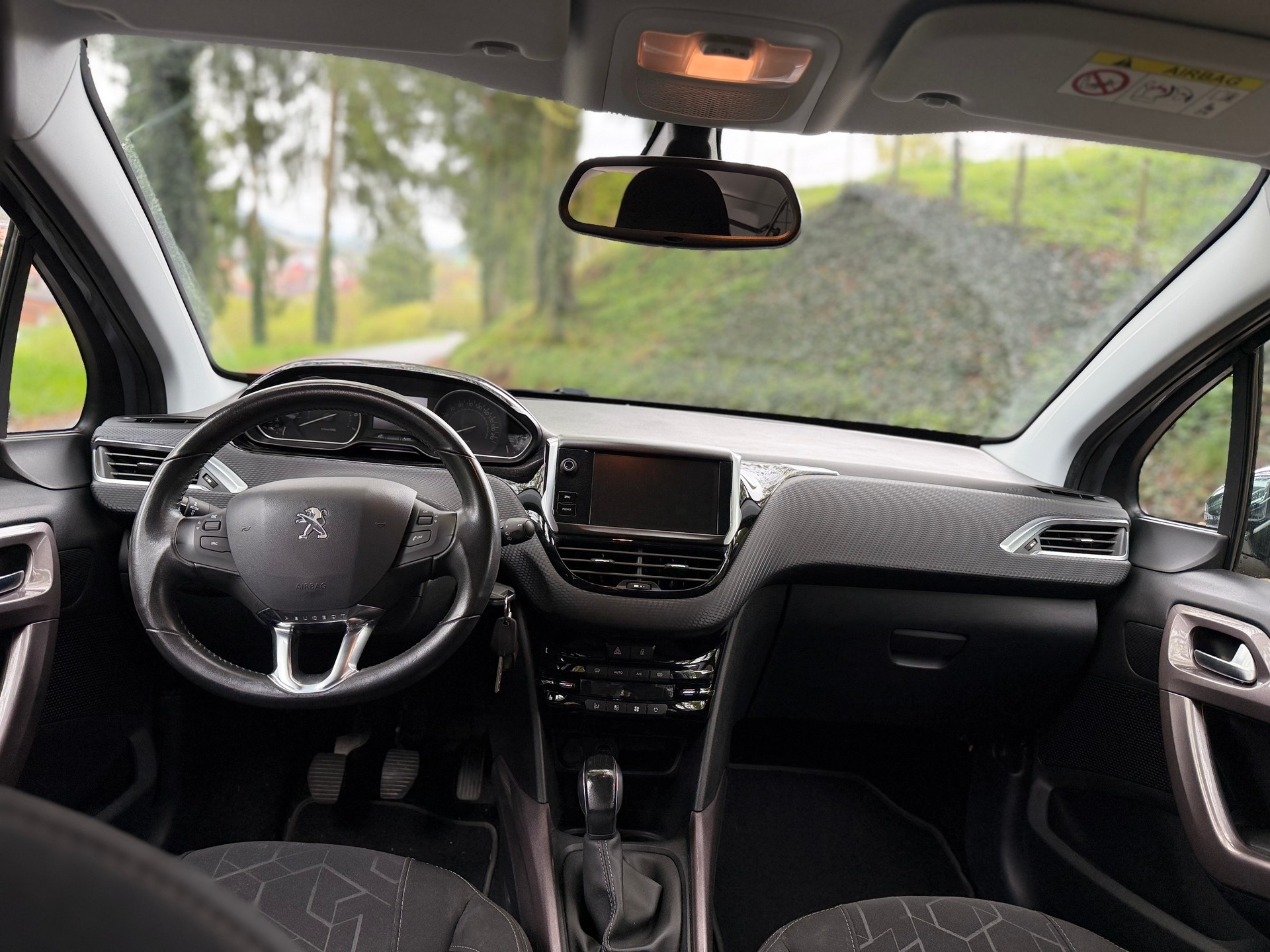 PEUGEOT 2008 1.2 PureTech Style-image-10