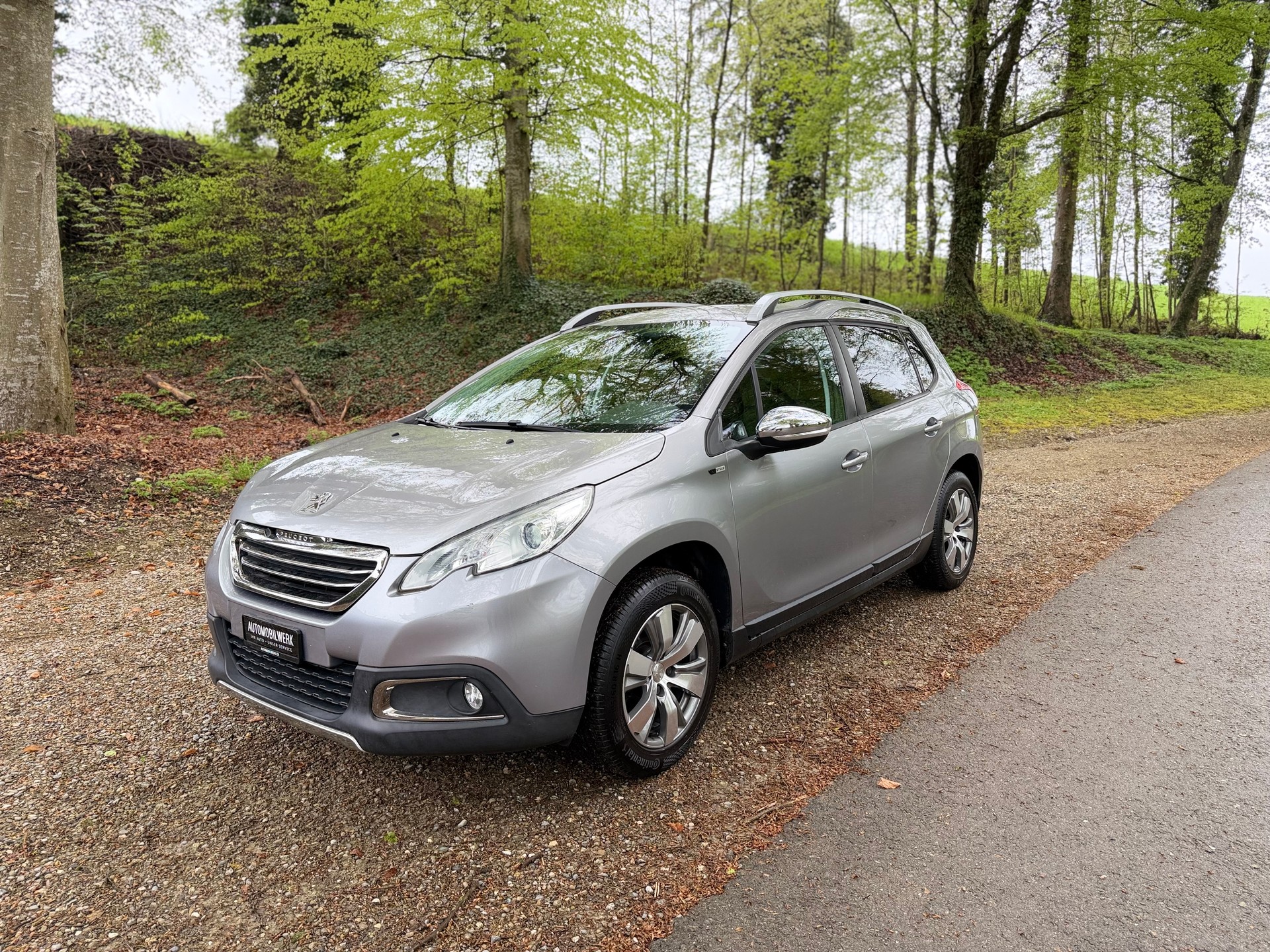 PEUGEOT 2008 1.2 PureTech Style-image-0