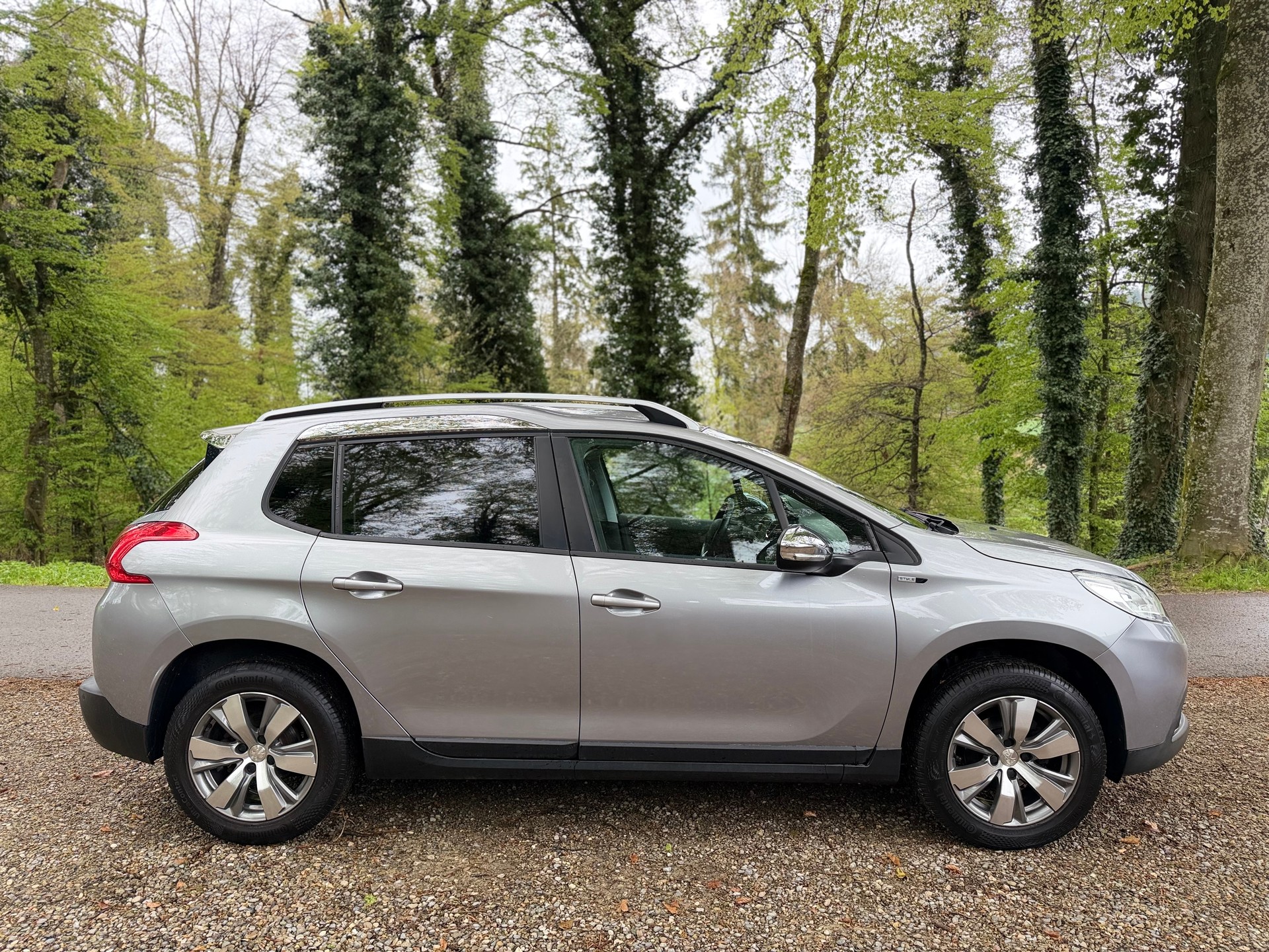 PEUGEOT 2008 1.2 PureTech Style-image-5