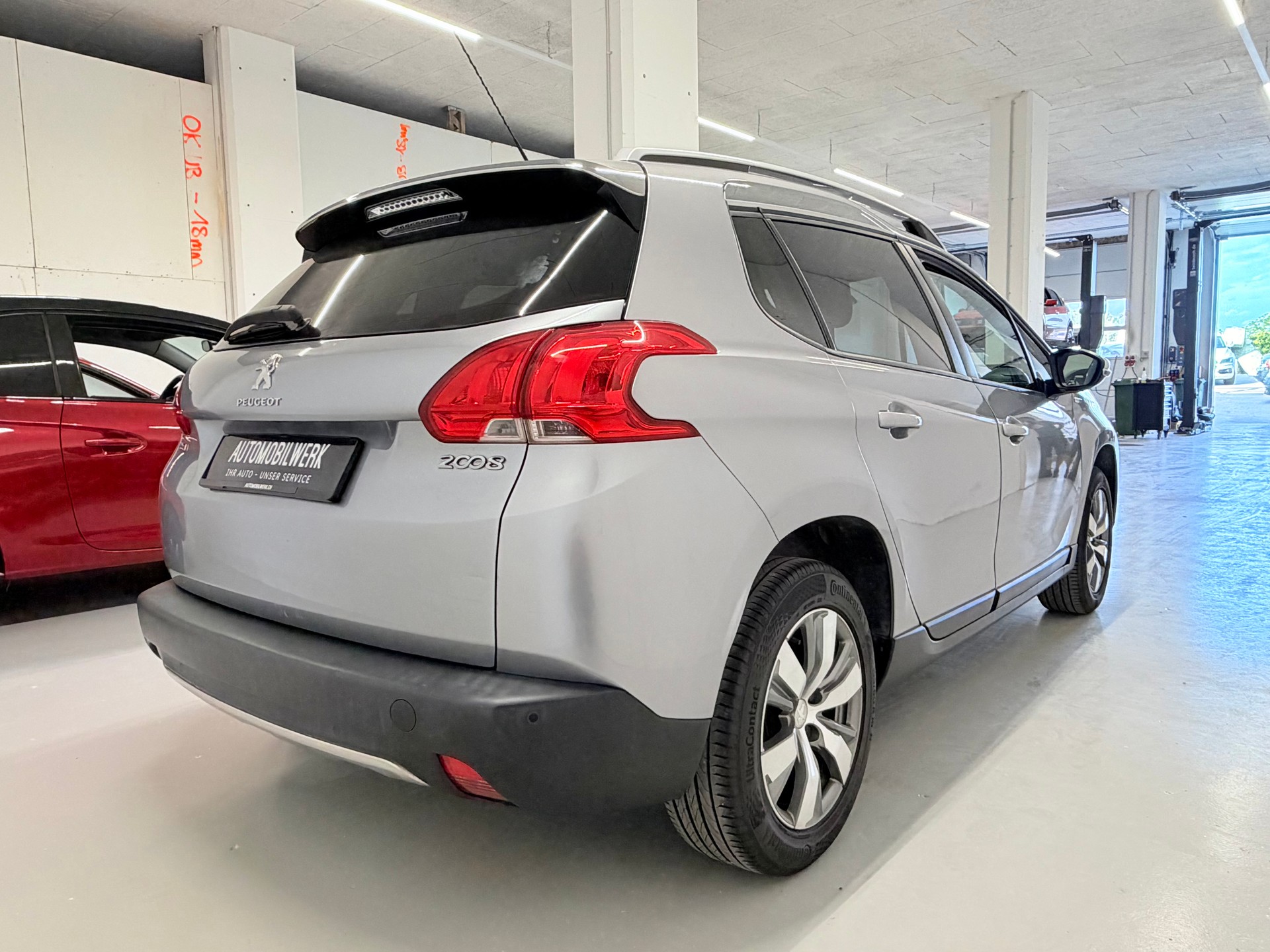 PEUGEOT 2008 1.2 PureTech Style-image-4
